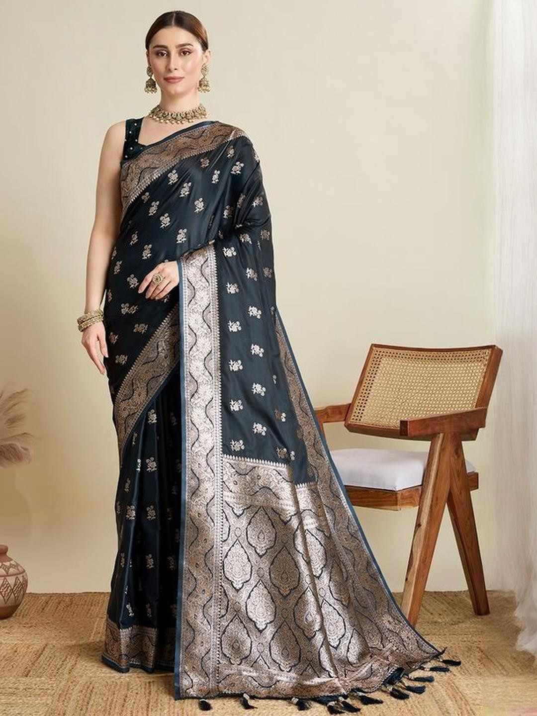 DWIJA FASHION Woven Design Silk Blend Banarasi Saree