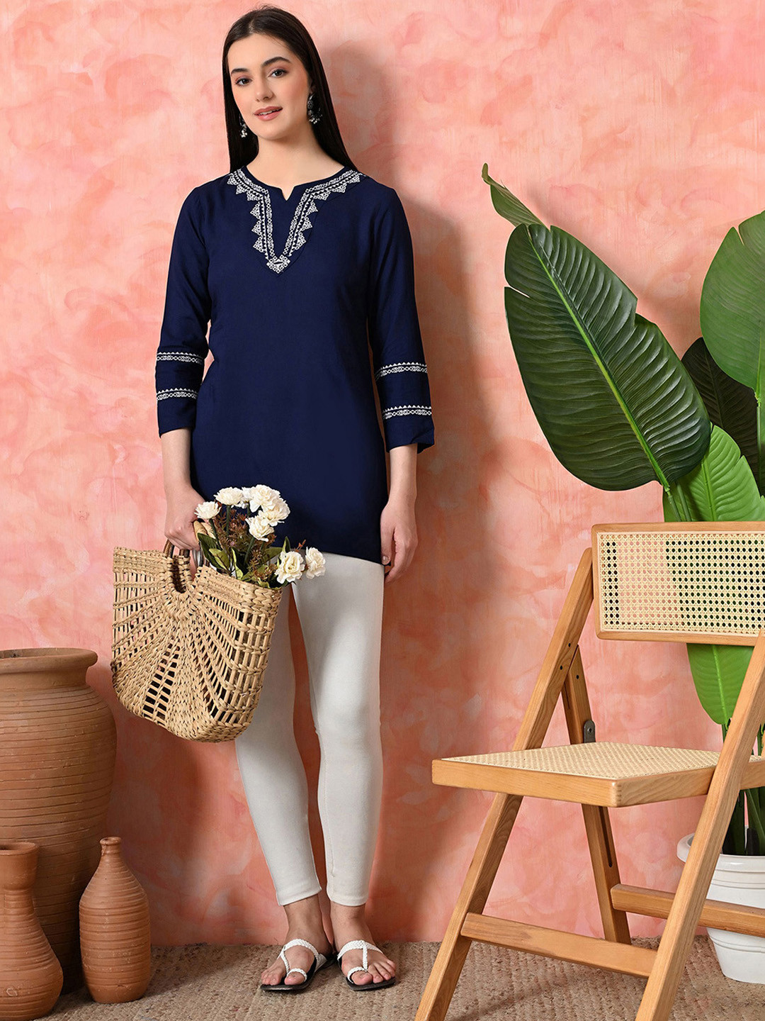 DANEEN Embroidered V-Neck Thread Work Thread Work Kurti