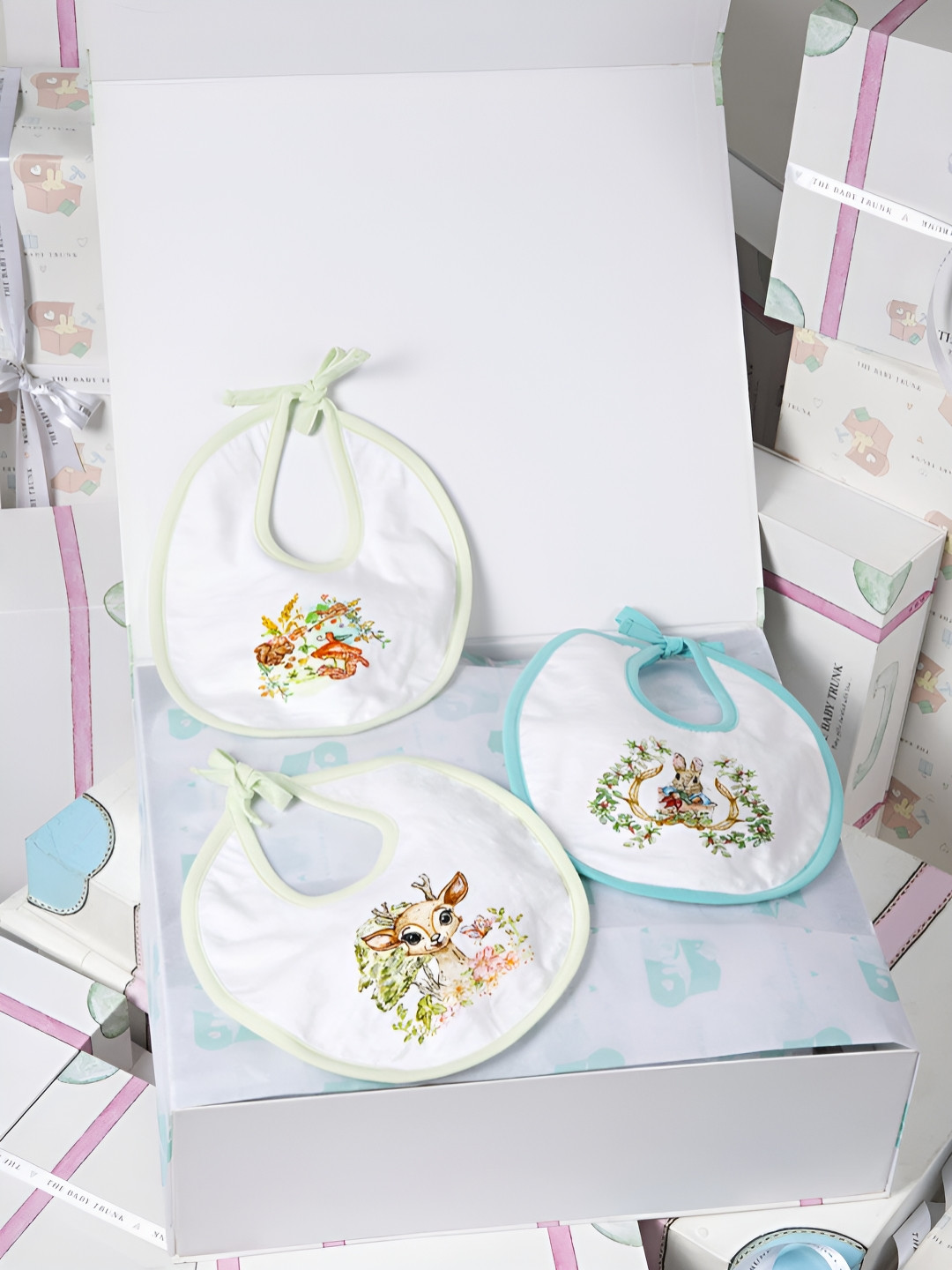 THE BABY TRUNK Infant 3-Pcs Whit & Blue Self-Designed Home Gift Sets