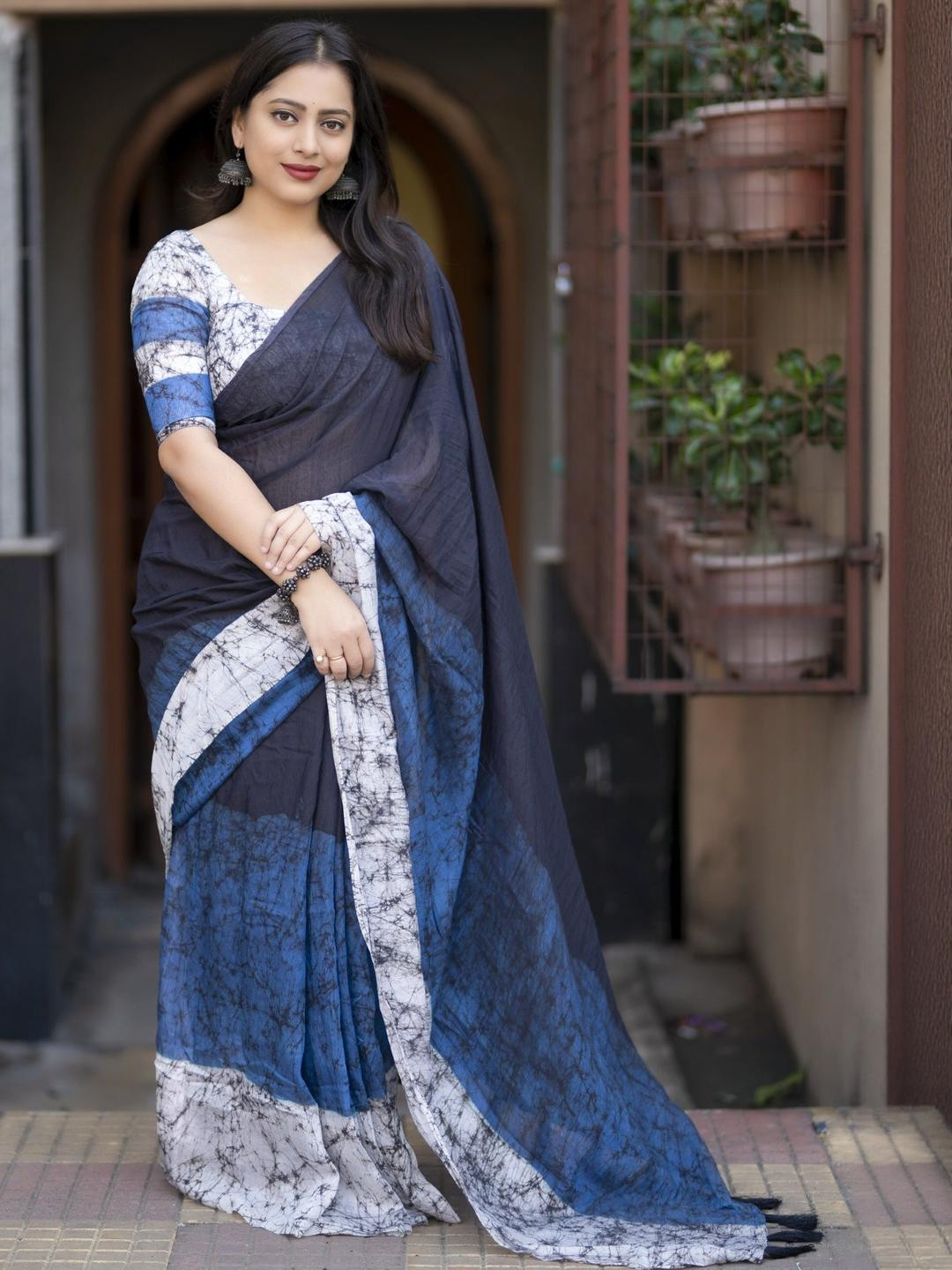 DIVASTRI Batik Print Block Print Saree