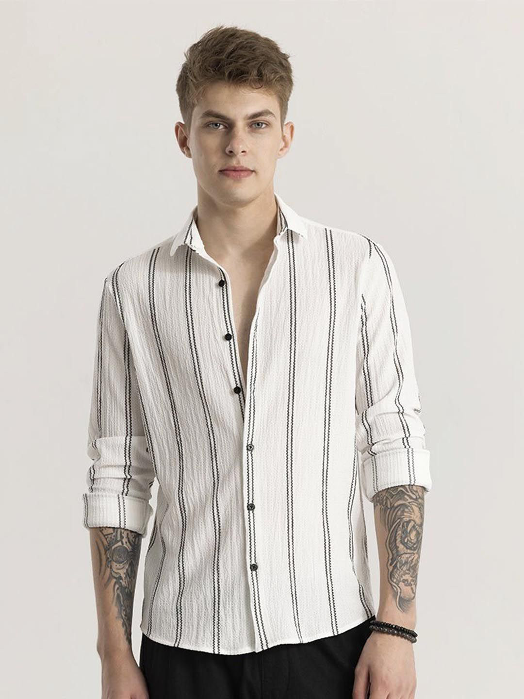 TIGER SNAKE Men Comfort Fit Vertical Striped Spread Collar Casual Shirt