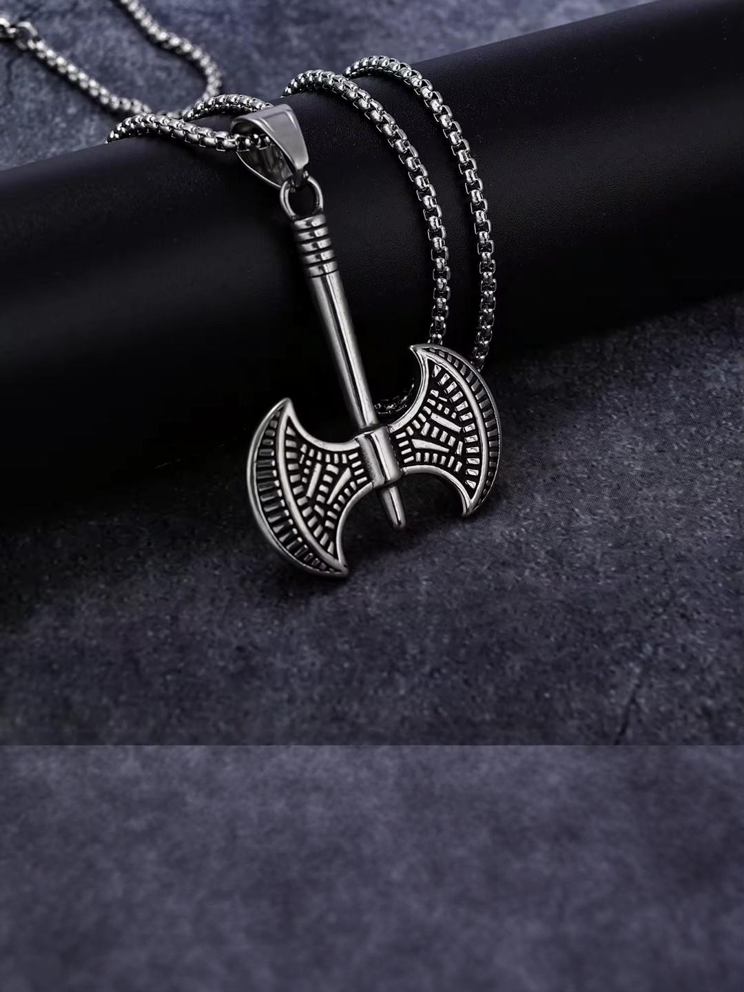 Nitant Axe Shaped Pendant With Chain
