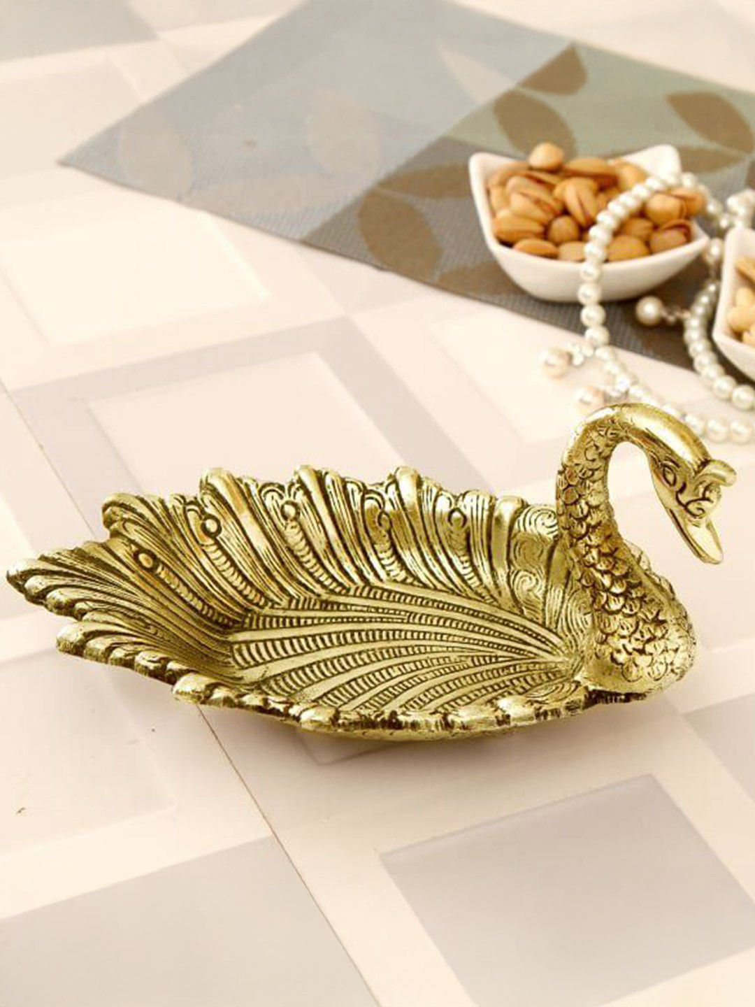 CRAFTAM 2-Pcs Yellow & Black Textured Metal Swan Shape Decorative Bowl