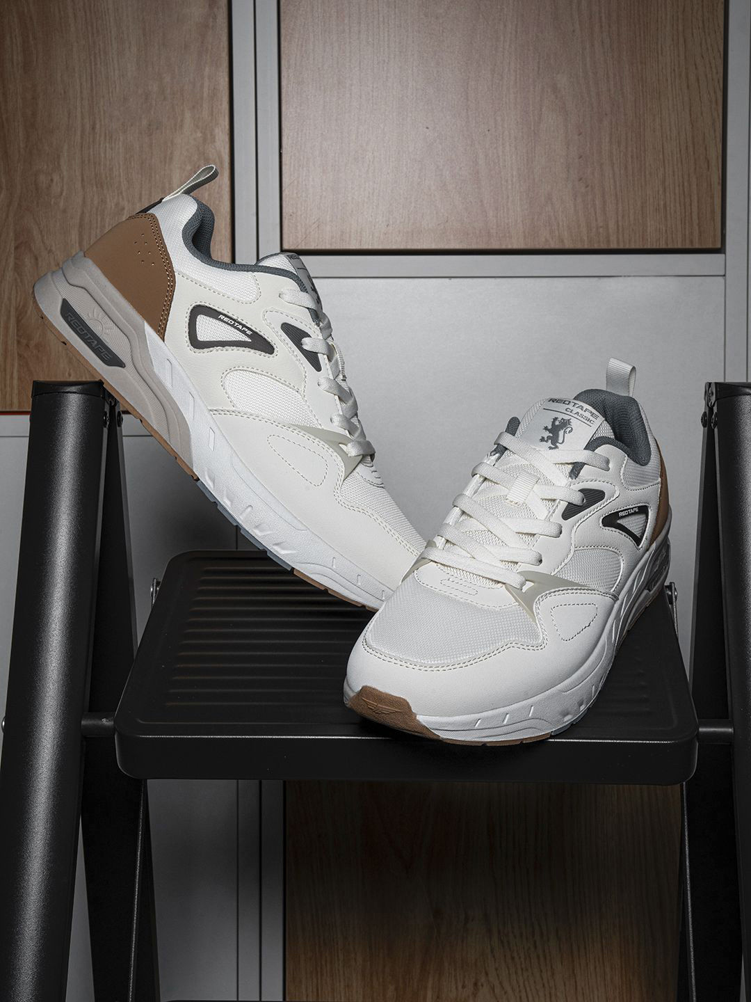 Red Tape Down Town Dapper Men Colourblocked Round Toe Sneakers