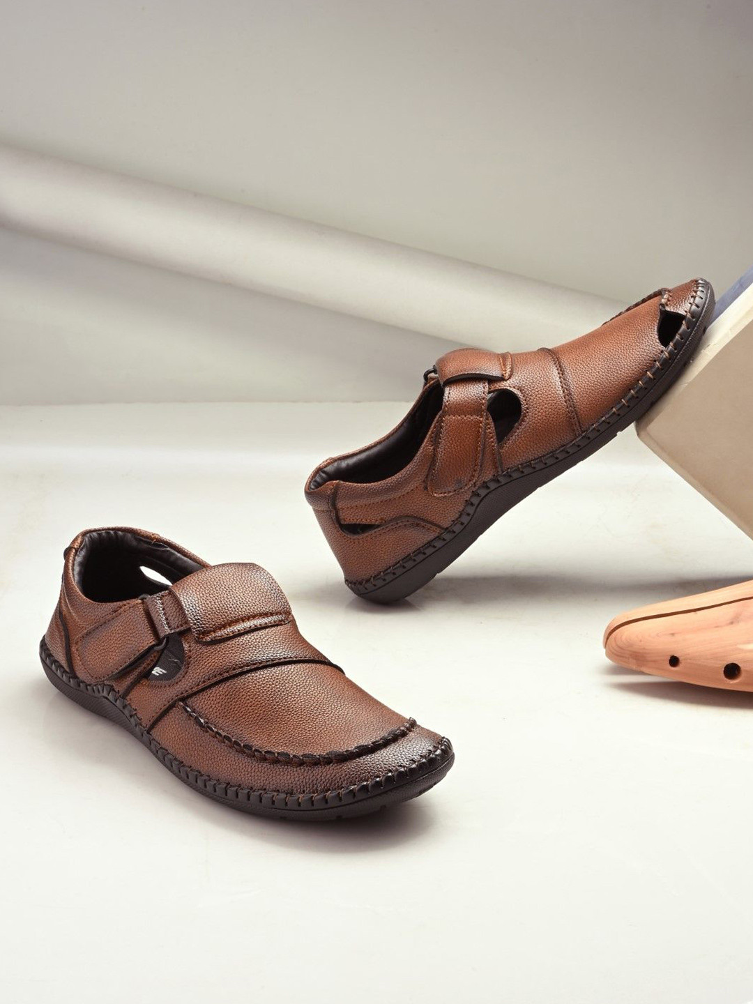 Provogue Men Textured Airmix Sole Shoe-Style Sandals