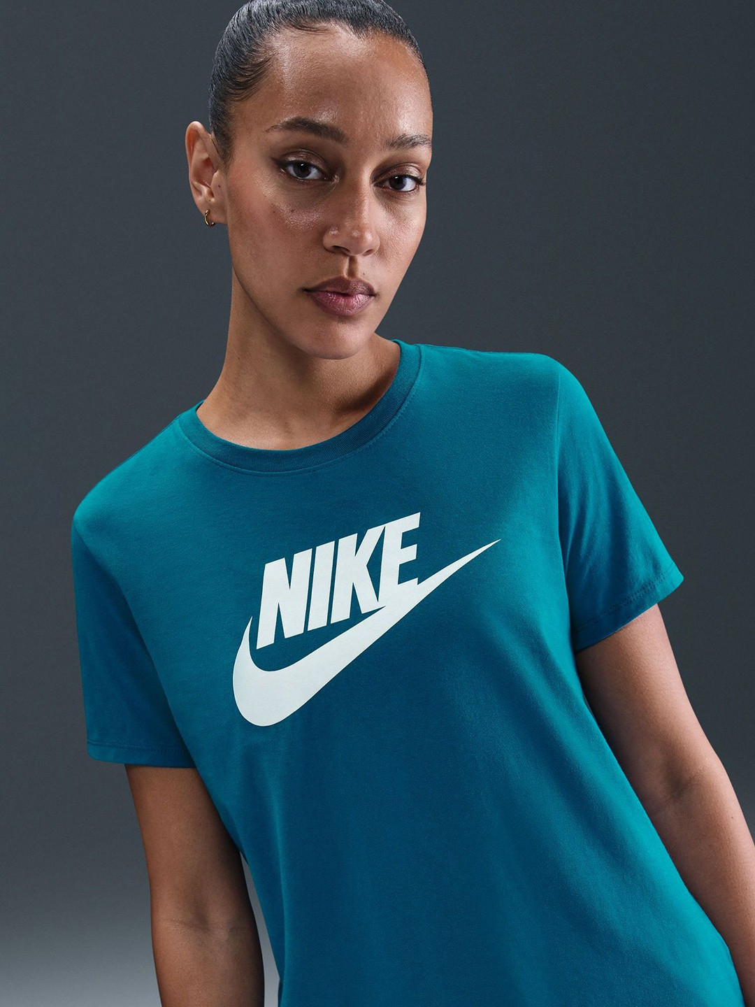 Nike Sportswear Essentials Women Logo T-Shirt