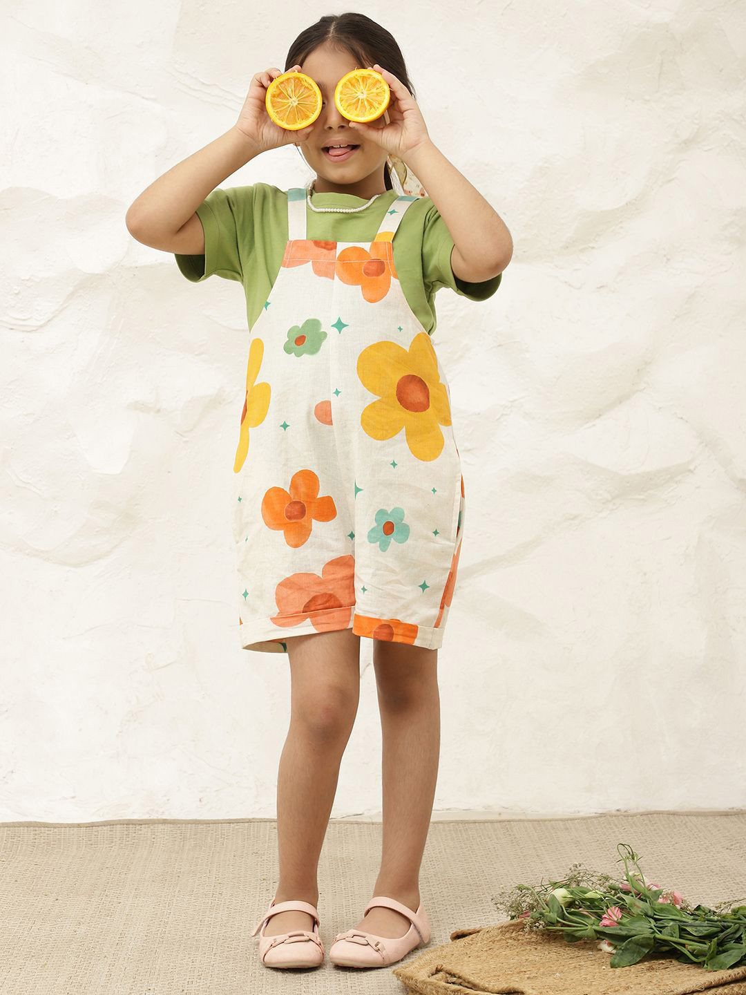 Bugandbees Girls Printed Dungarees With T-Shirt