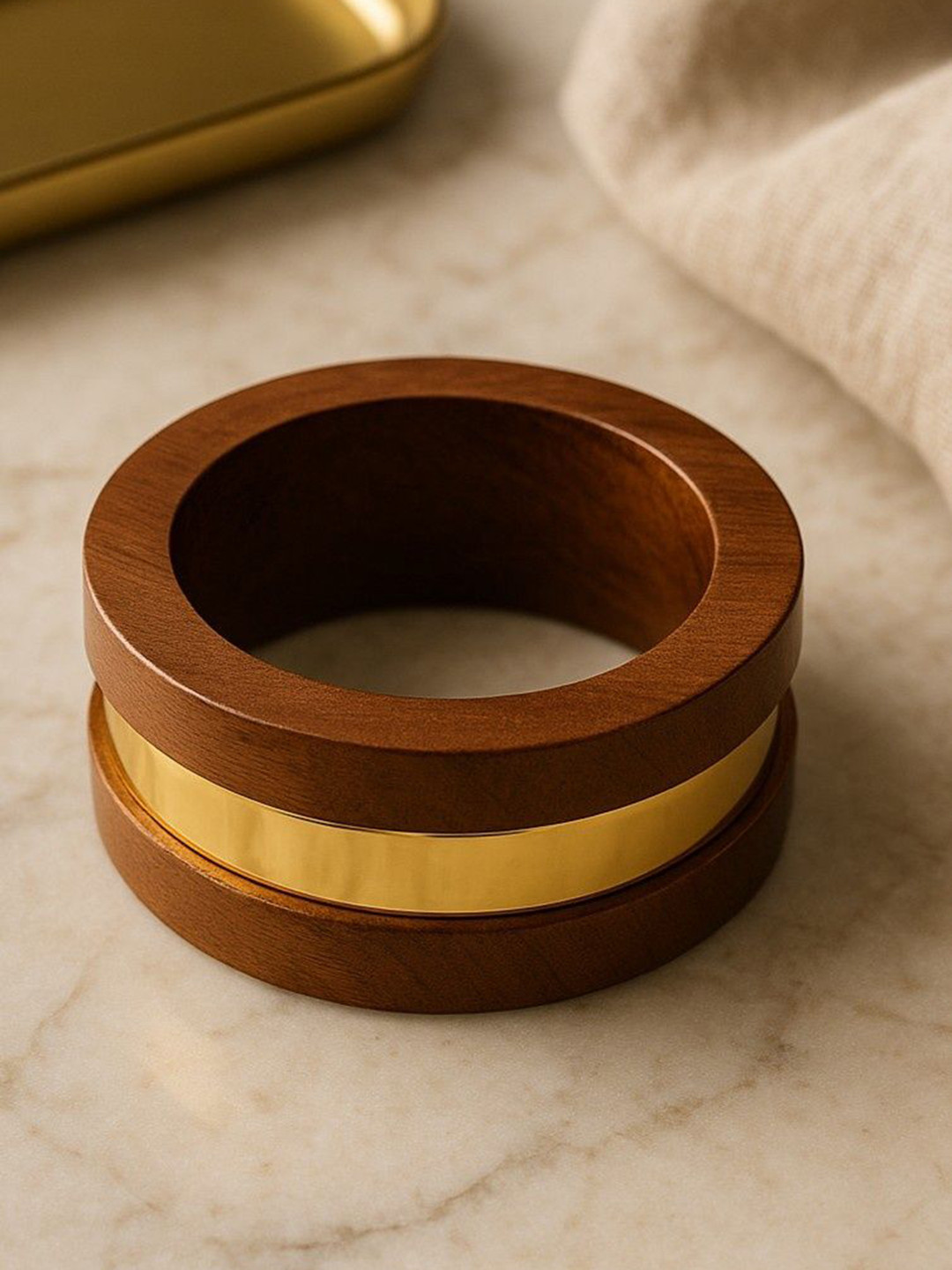 ATIBELLE Round Shaped & Glossy Round Bangle