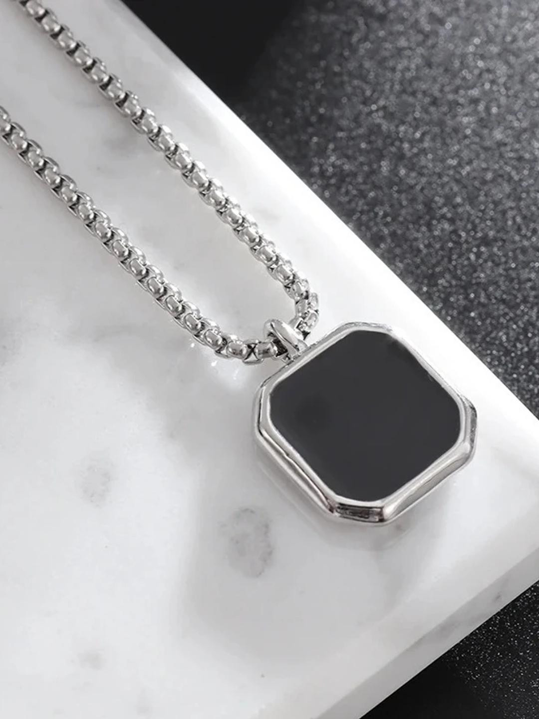 Rgulus Unisex Silver Pendant