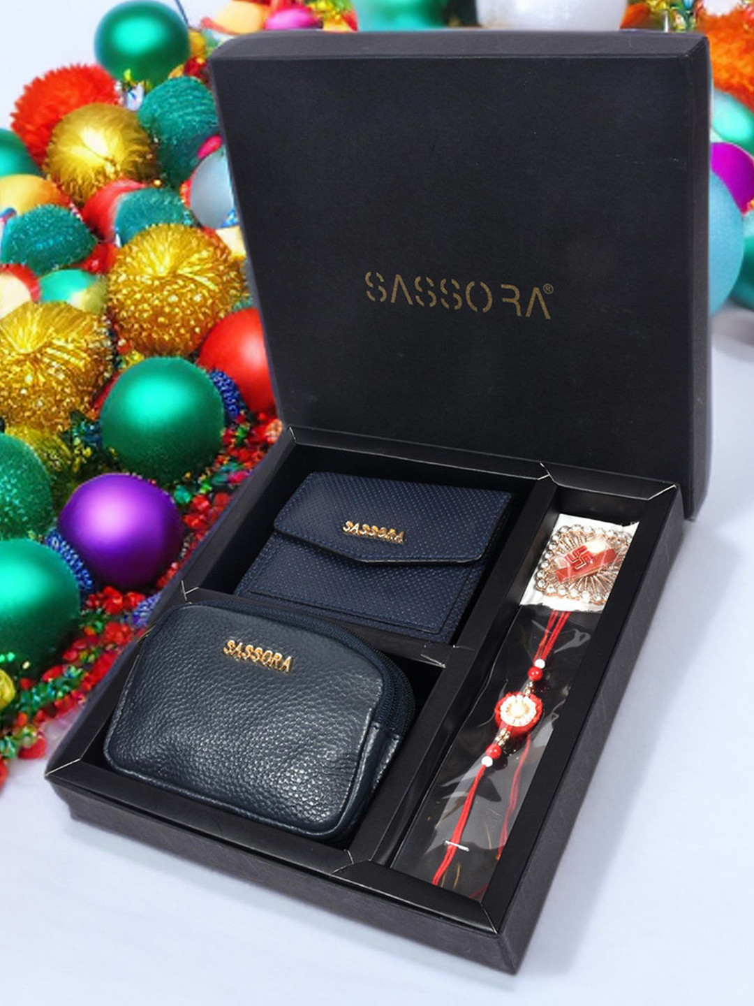 Sassora Thread Rakhi With Wallet, Key Pouch & Roli Chawal