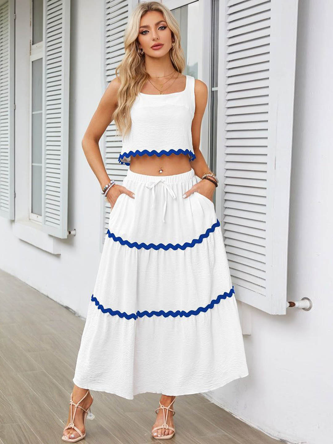 Outzidr Contrast Tipping Top & Skirt Co-Ord Set