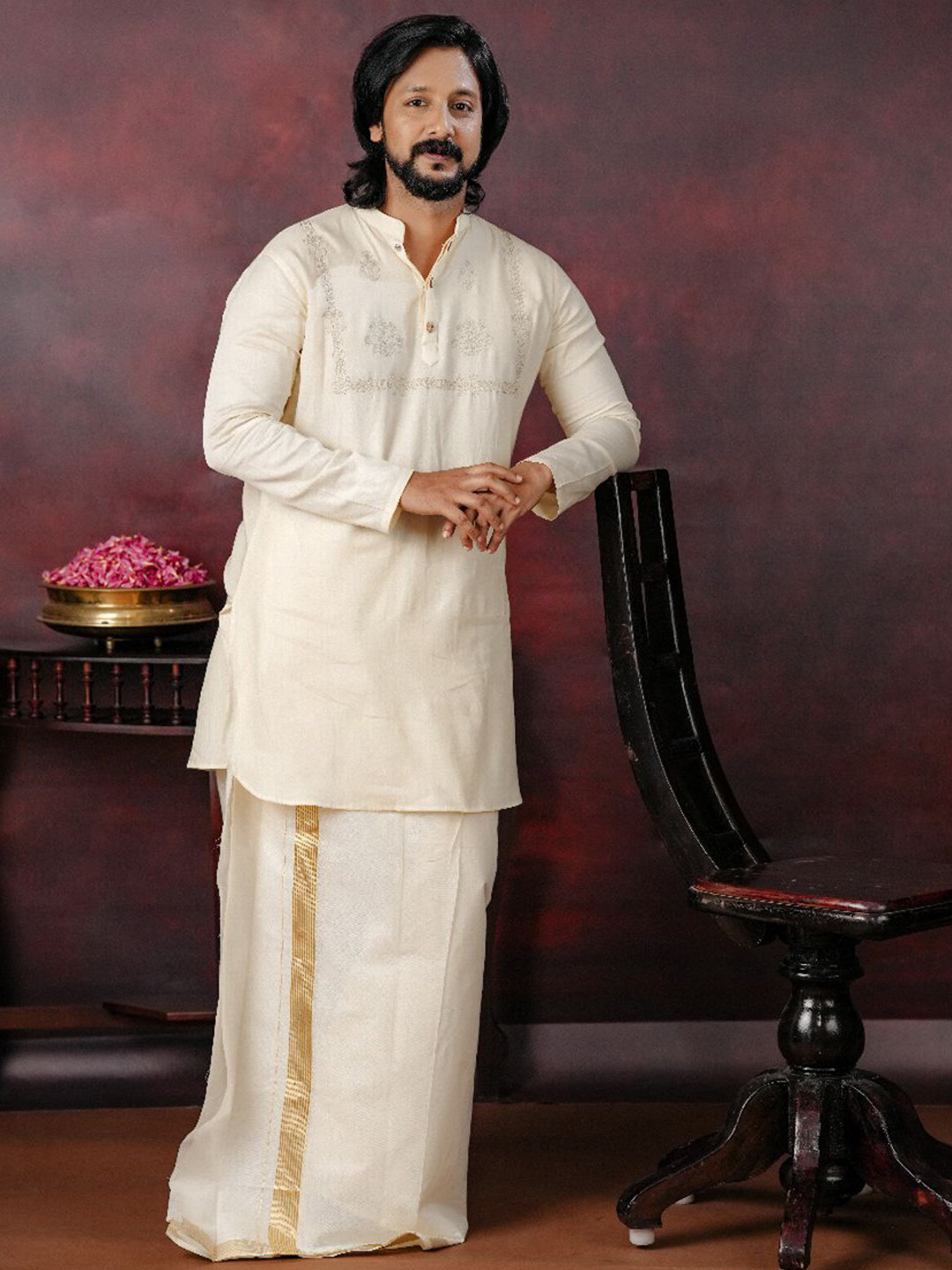 DISHA CREATIONZ Men Solid Embroidered A-Line Kurta with Mundu