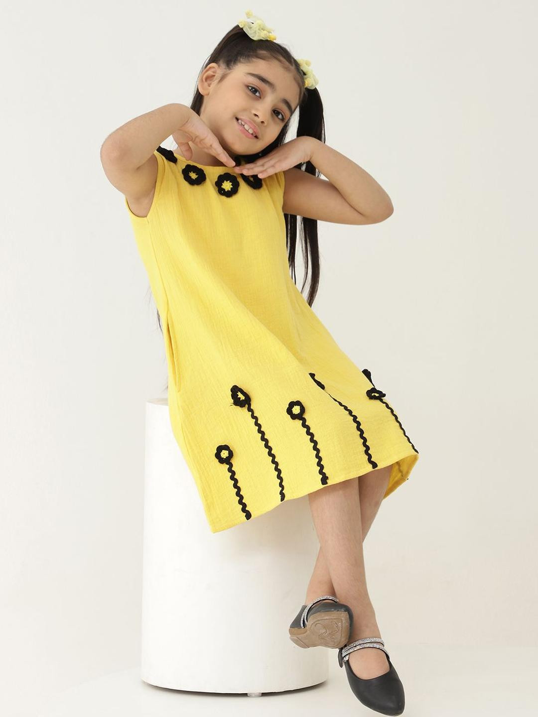 Bugandbees Girls Textured Applique Pure Cotton A-Line Dress