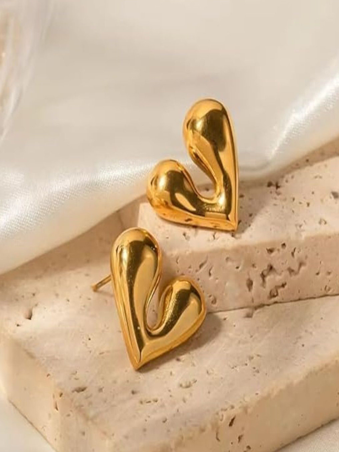 Beauty Flow Gold-Plated Stainless Steel Heart Shaped Studs