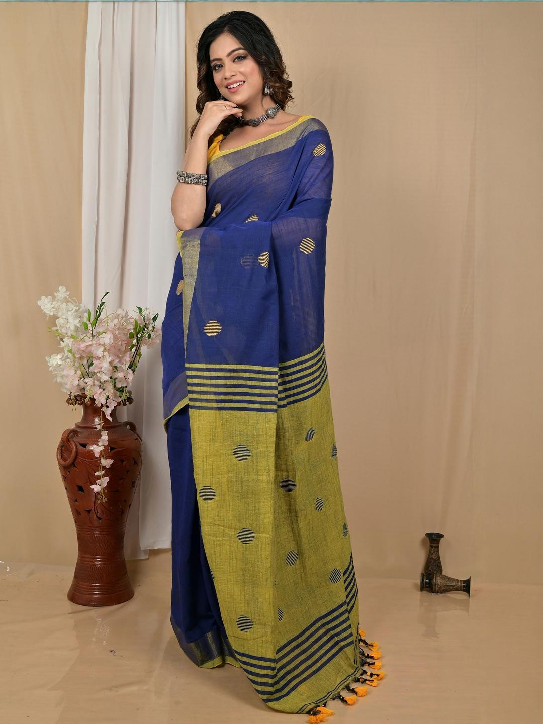 PuJoy Geometric Woven Design Achkol Design Pure Cotton Taant Saree