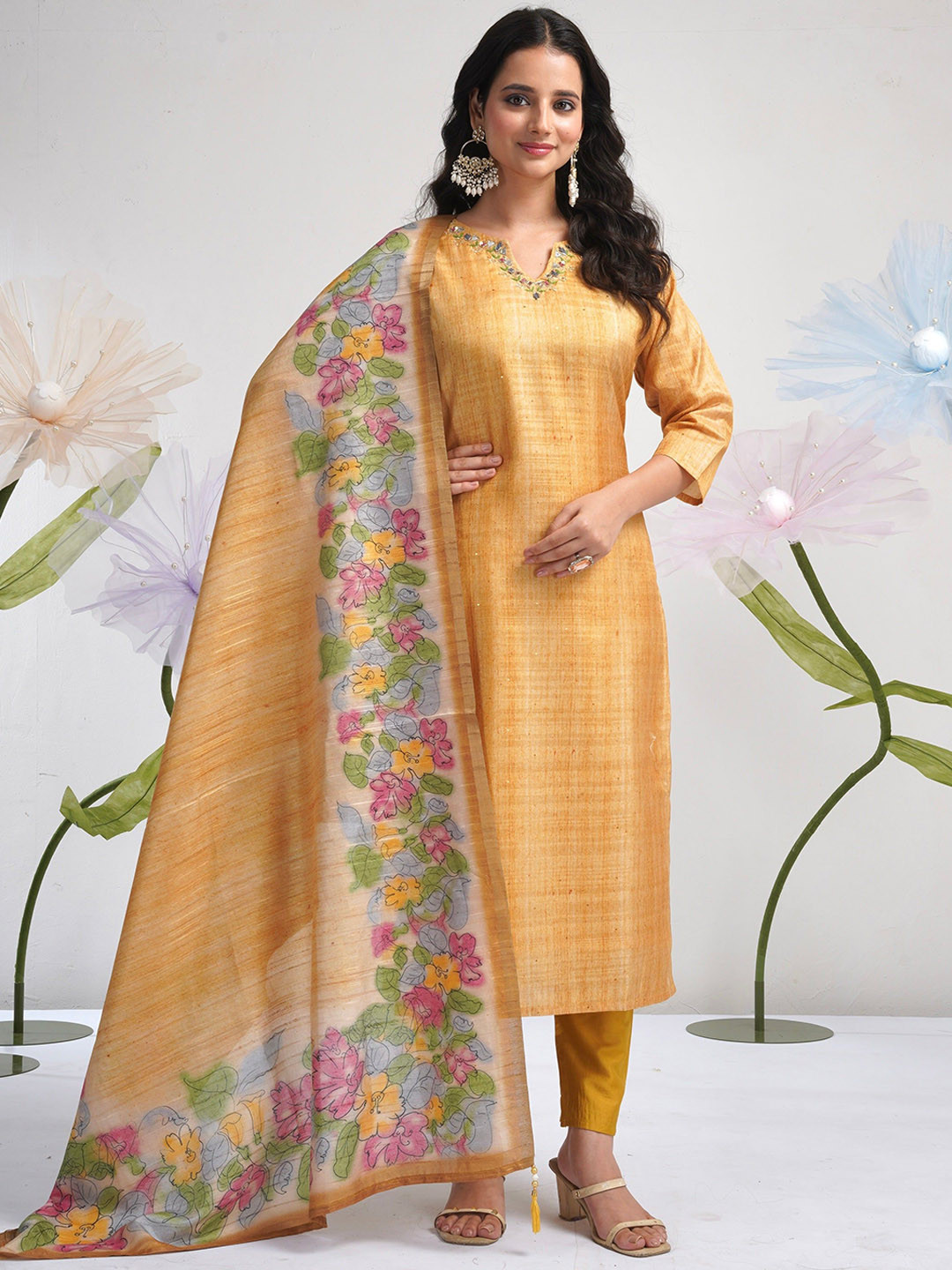 Geetha Creation Women Solid Kurta with Trousers & Dupatta