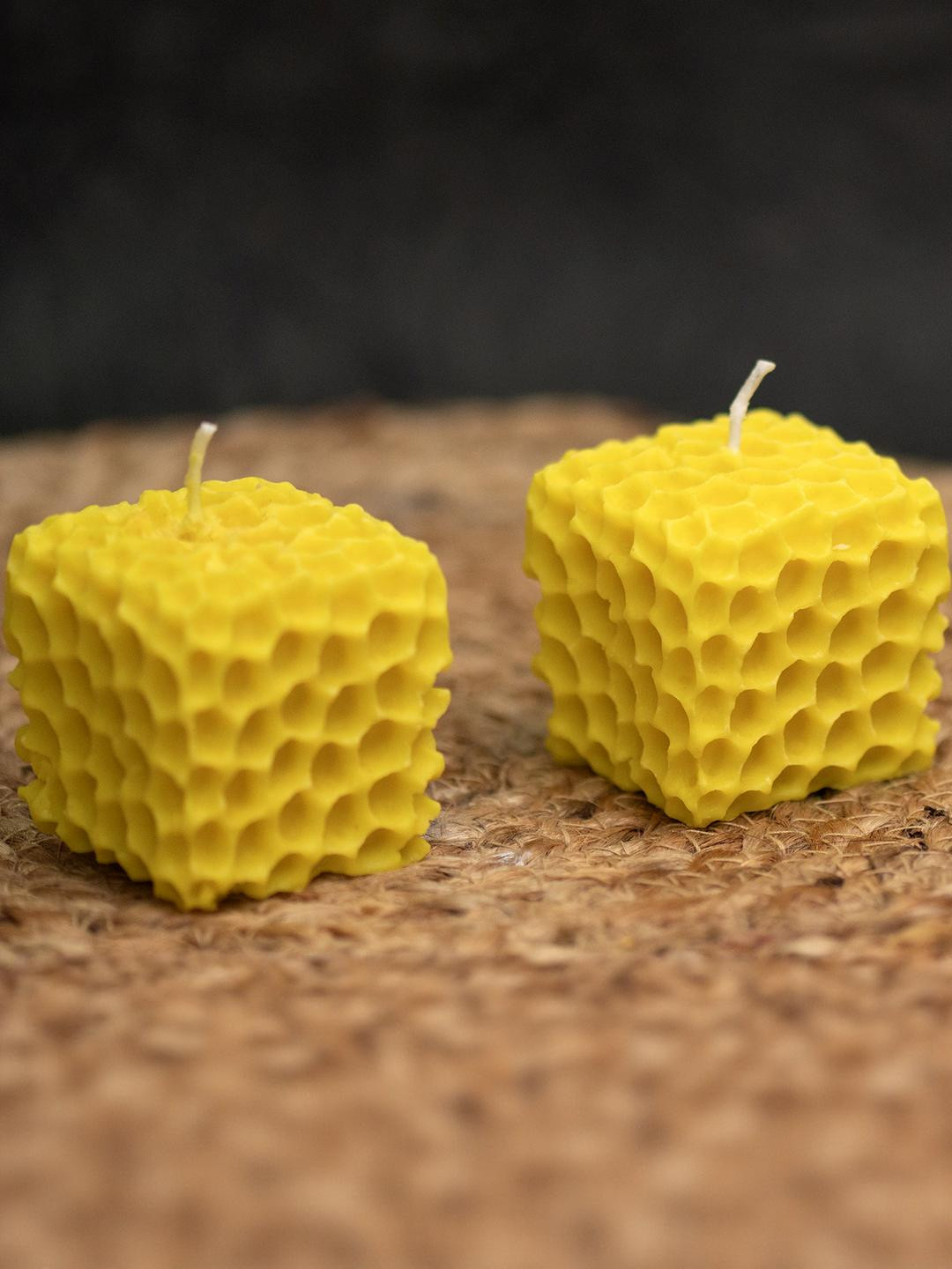 gabrunaari Set of 2 Pieces Yellow Honeycomb Pattern Scented Wax Candle