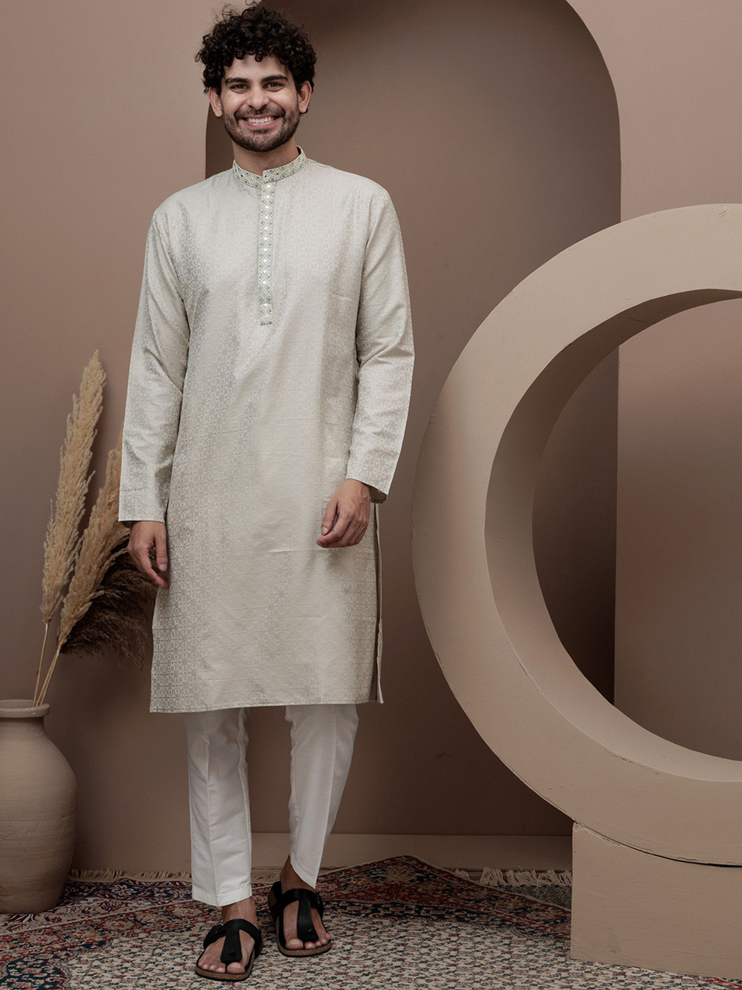 Dulha Ghar Men Textured Kurta with Pyjamas