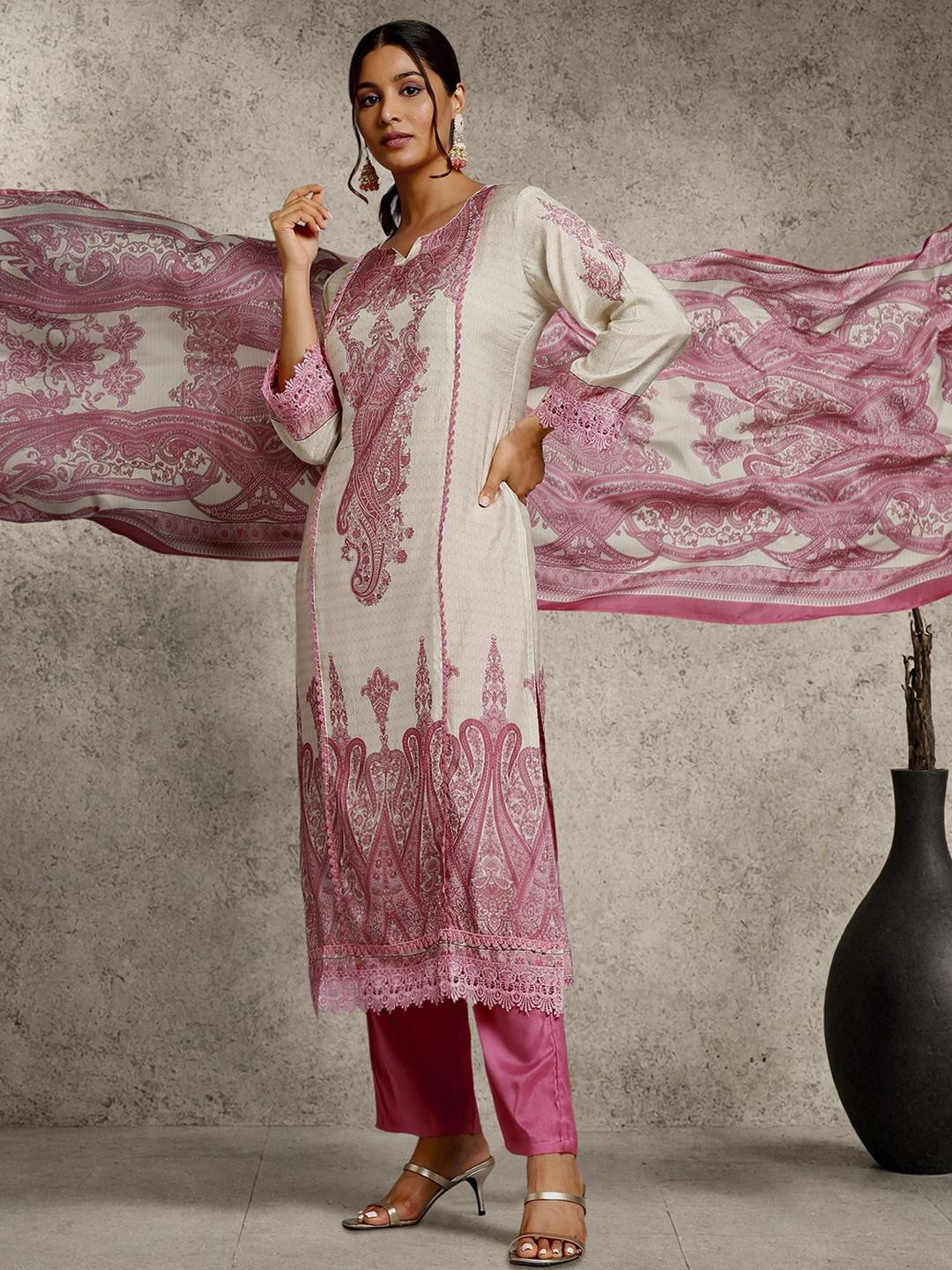 D W Apparels Women Pink Muslin Printed Kurta Set with Dupatta