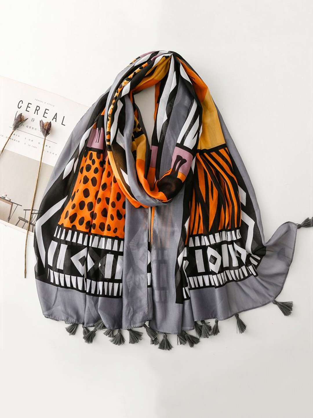 QUECY Printed Rectangle Tasseled Stole