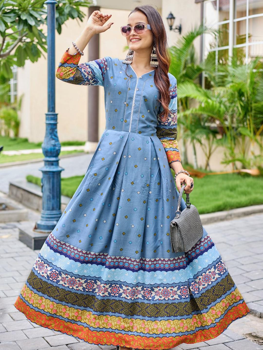 ARADHNA Women Paisley Printed Thread Work Anarkali Kurta