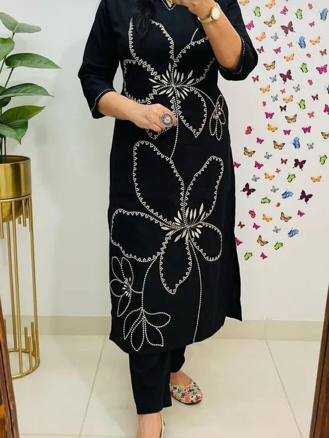 Pari A1 Women Black Floral Printed Thread Work Cotton Kurta With Palazzo