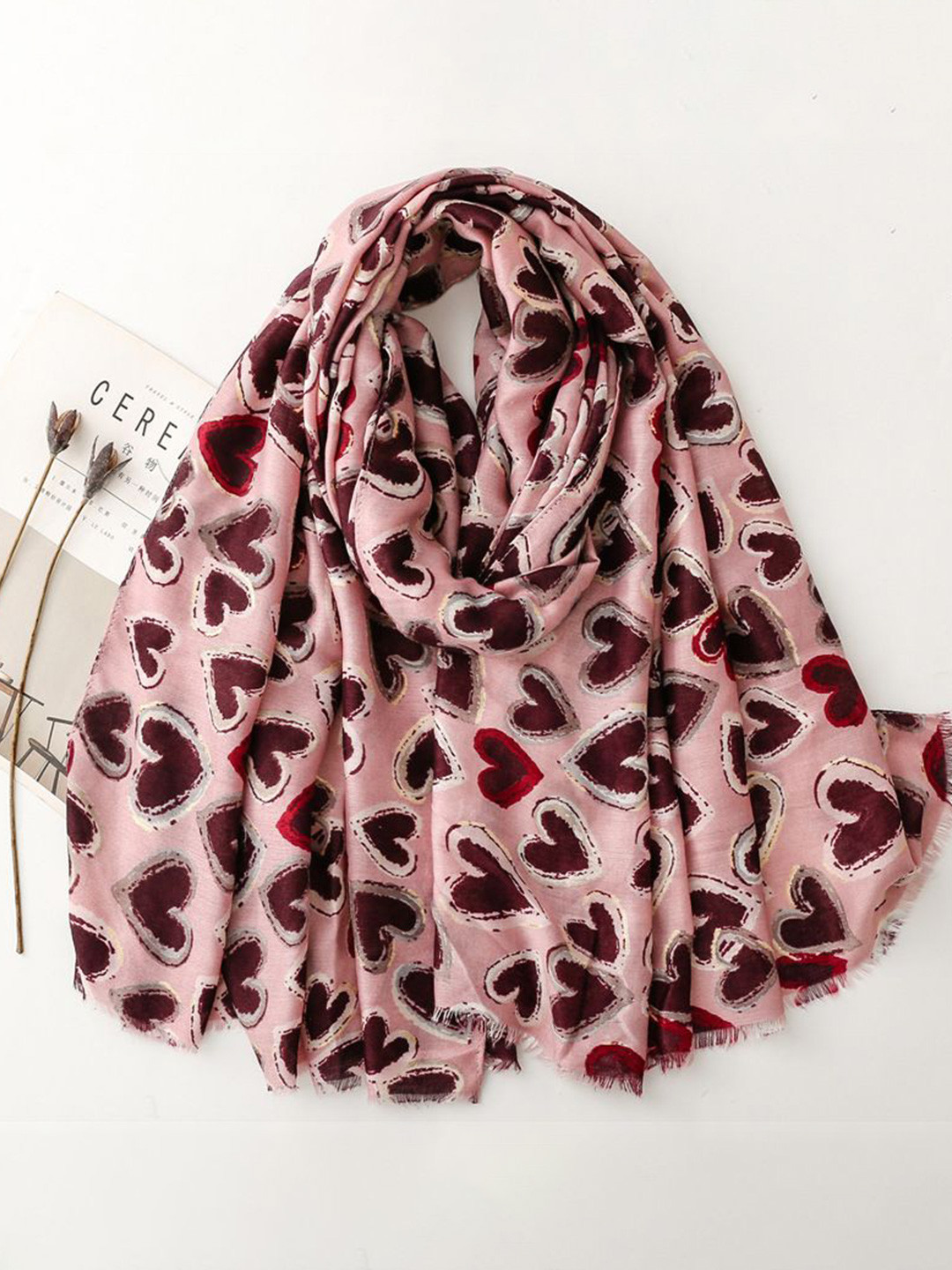 QUECY Heart Printed Tasselled Stole