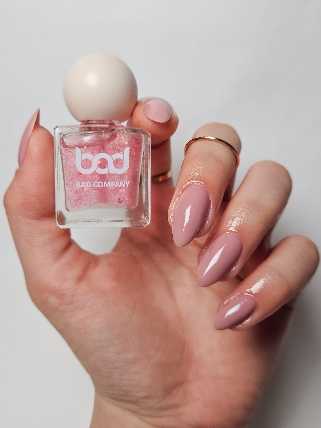 BAD COMPANY Nail & Cuticle Therapy Oil With Pure Sweet Almond Oil - 8 ml - Golden Hour