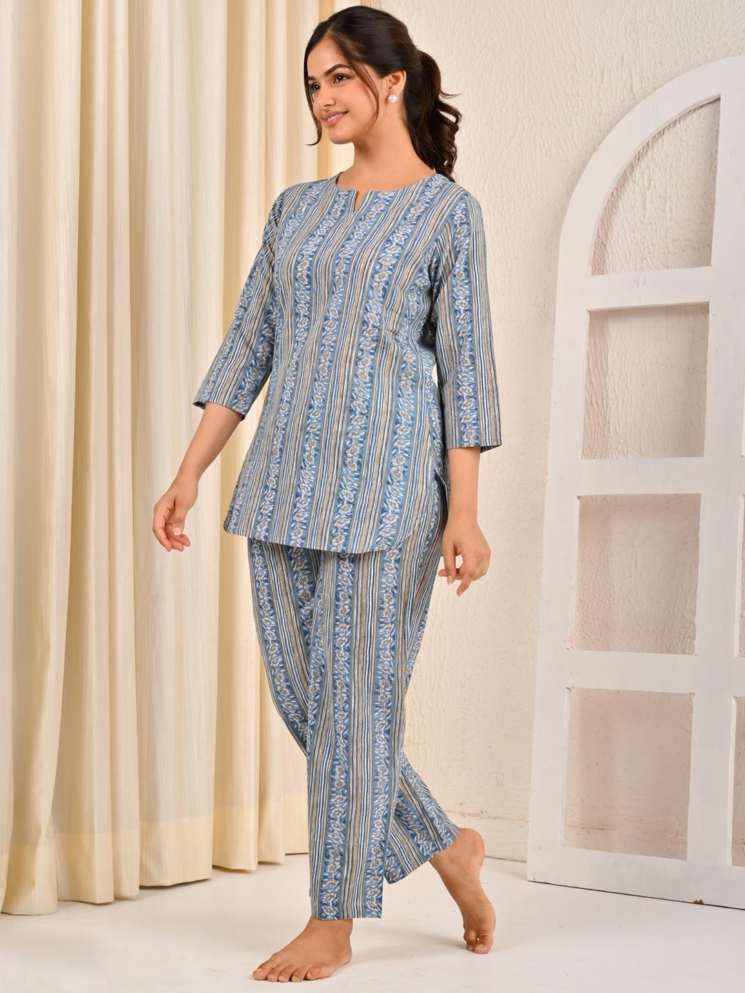 VAALIYAN Women Printed Cotton Night Suit