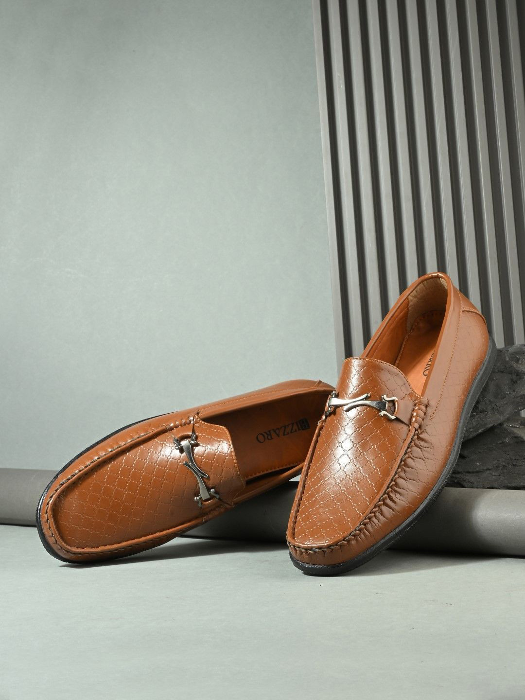 BIZZARO Men Textured Horsebit Loafers