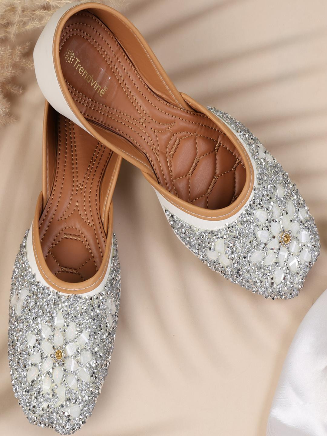 TRENDVINE Women Embellished Flats