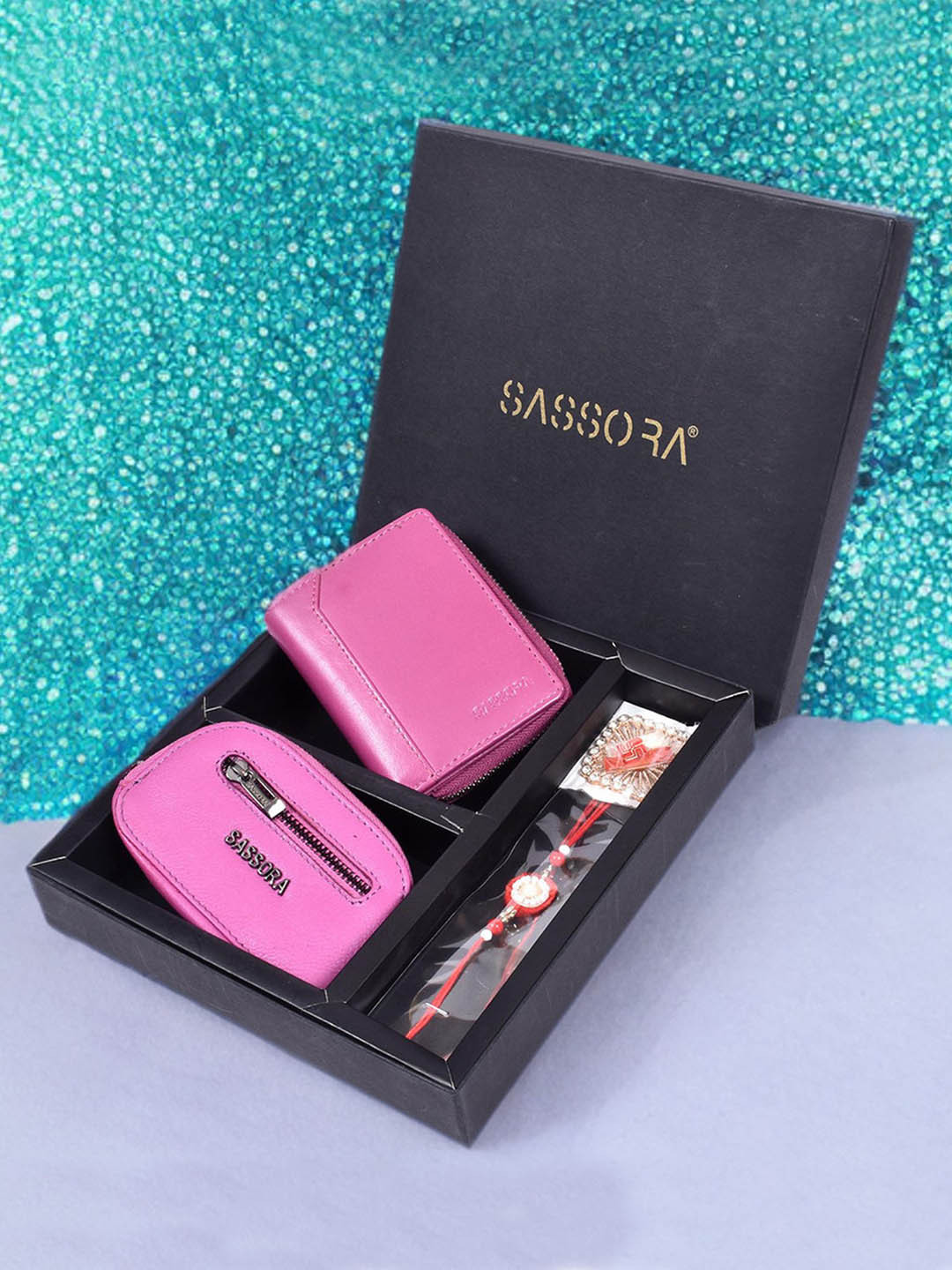 Sassora Thread Rakhi With Wallet, Key Pouch & Roli Chawal