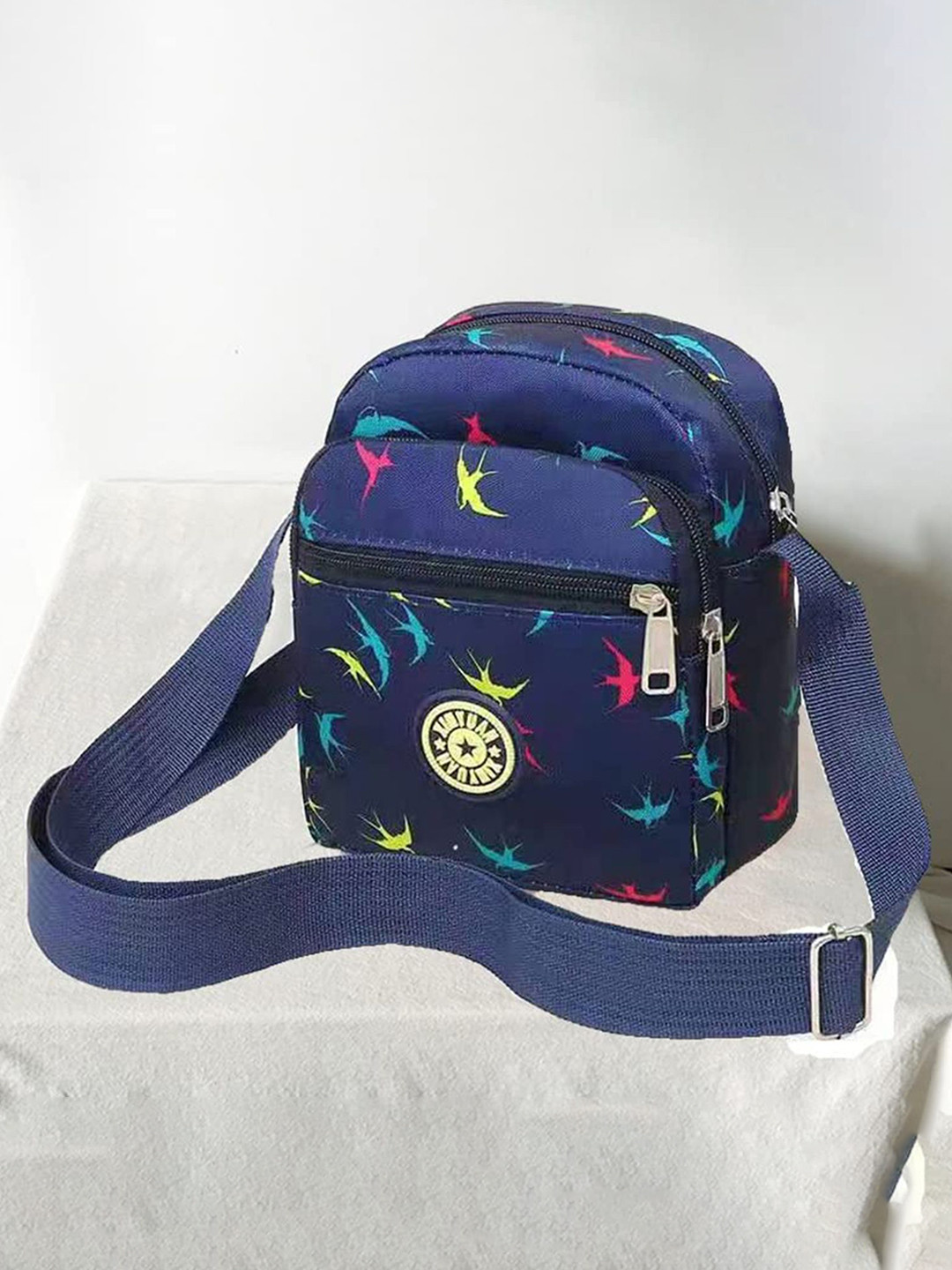 MOMISY Floral Printed Structured Sling Bag