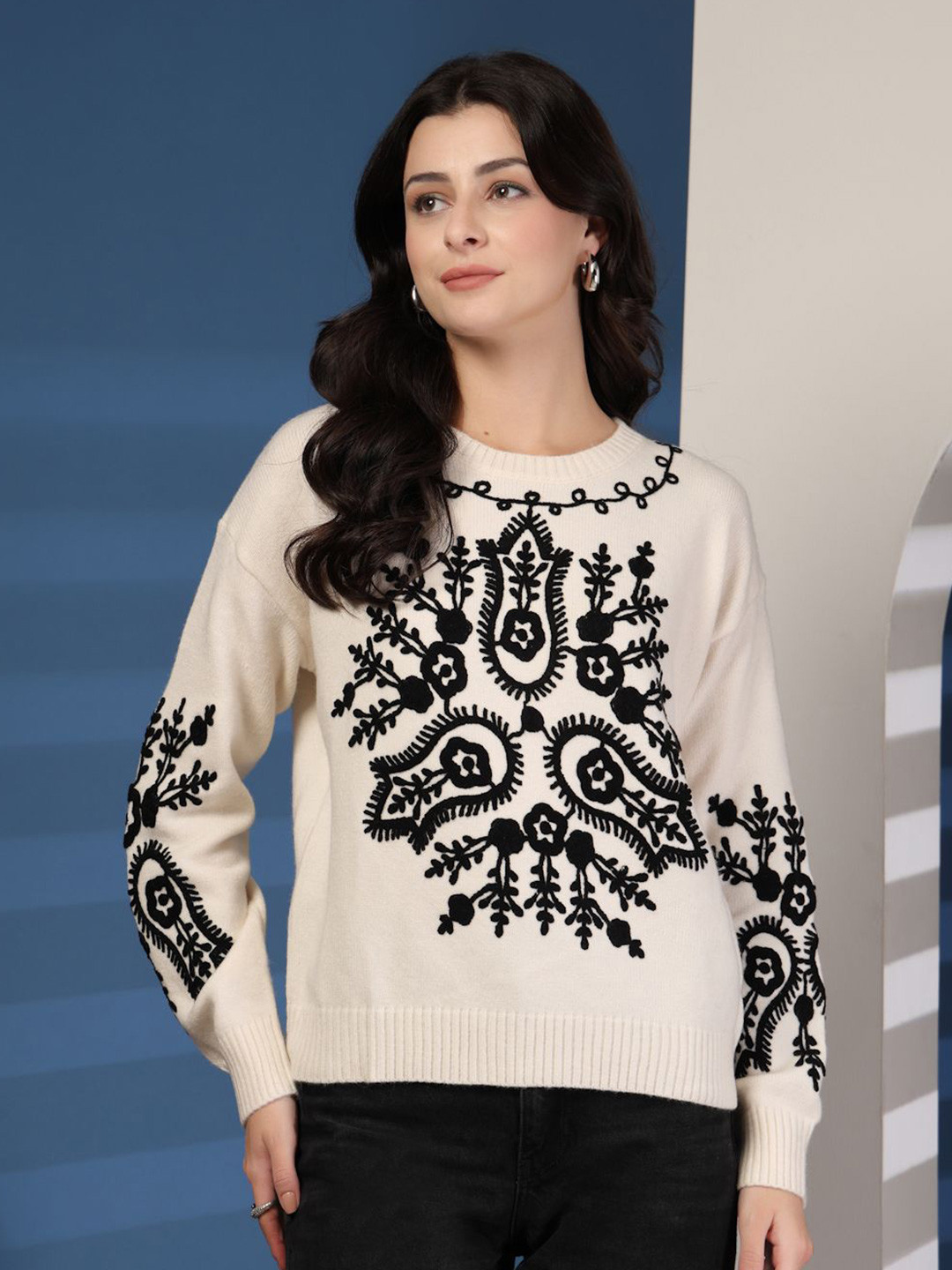 Mafadeny Women's Embroidered Crew Neck Sweater