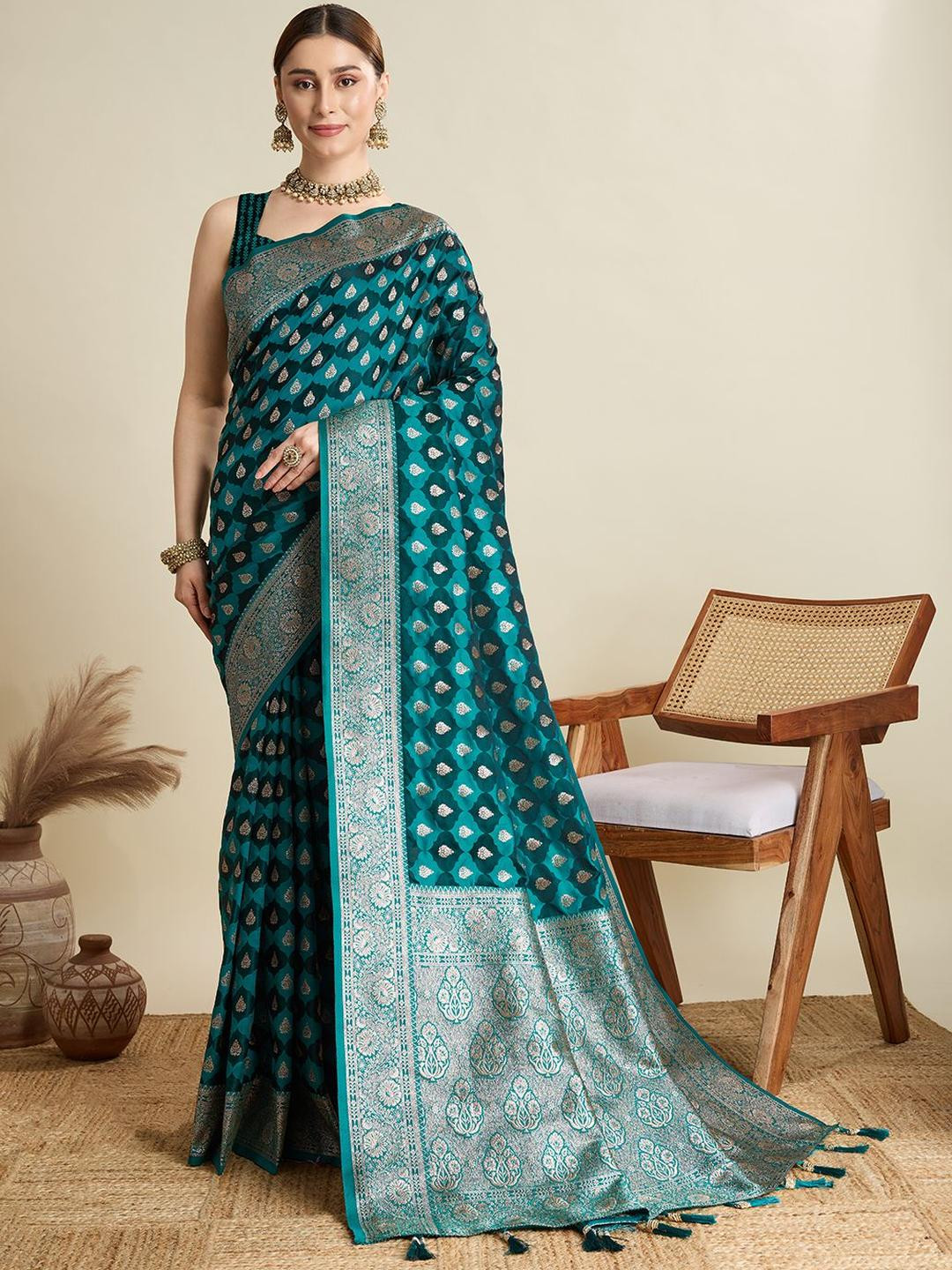 VARNI FABRICS Floral Satin Designer Banarasi Saree