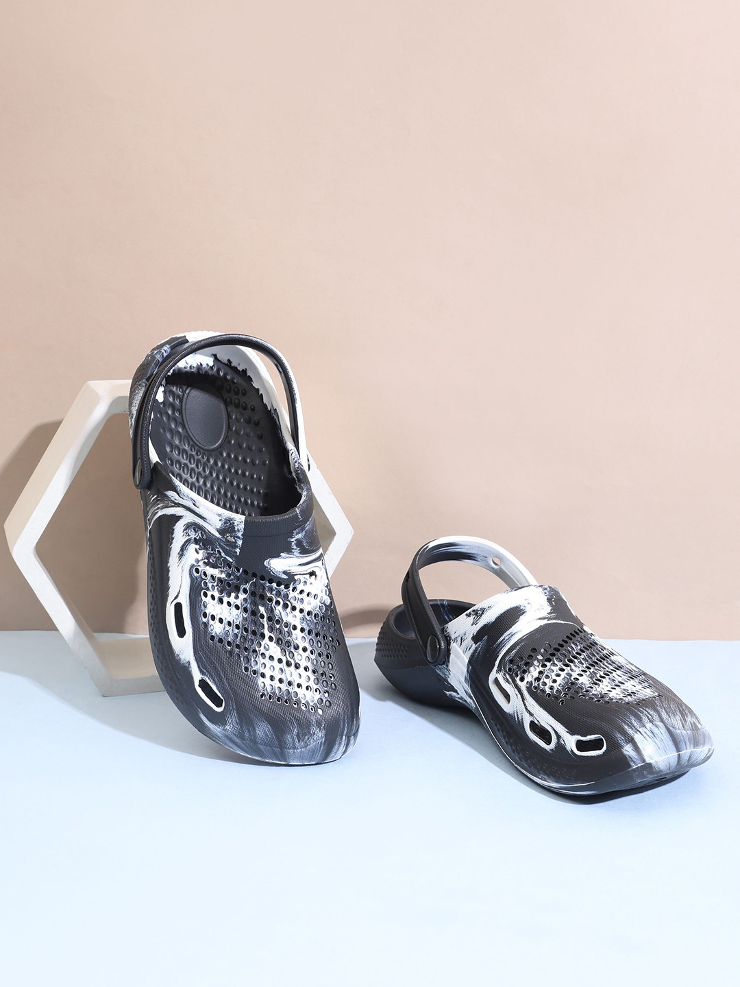 Ziera Printed Clogs Flip-Flops