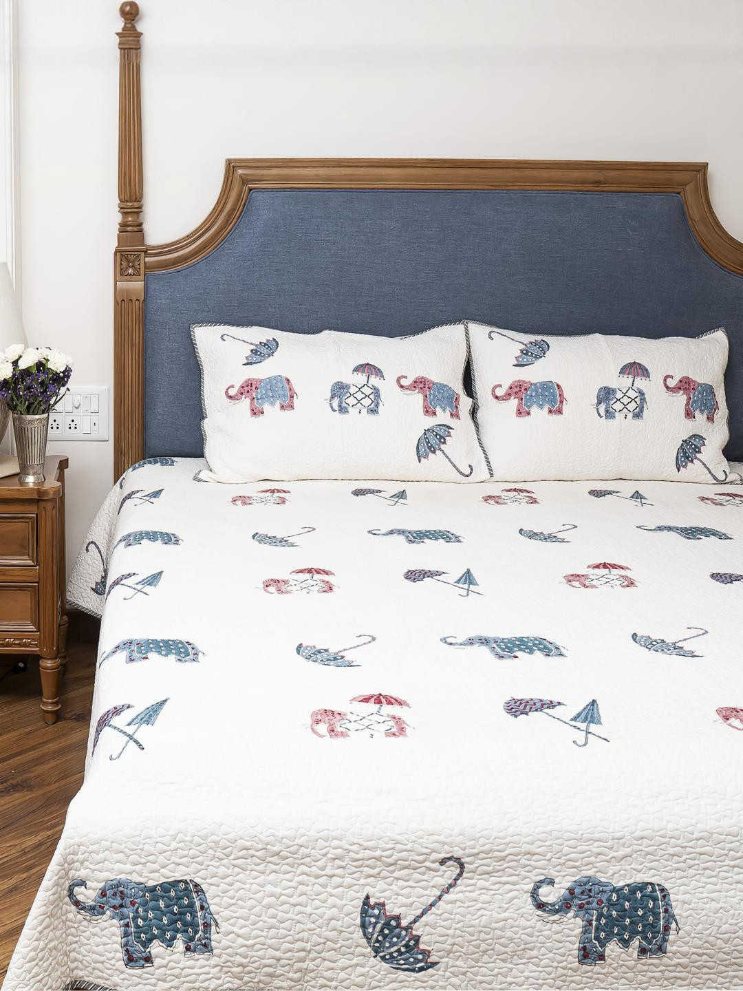 MuddnMe Elephant Print Reversible Quilted Bedsheet With Pillow Covers