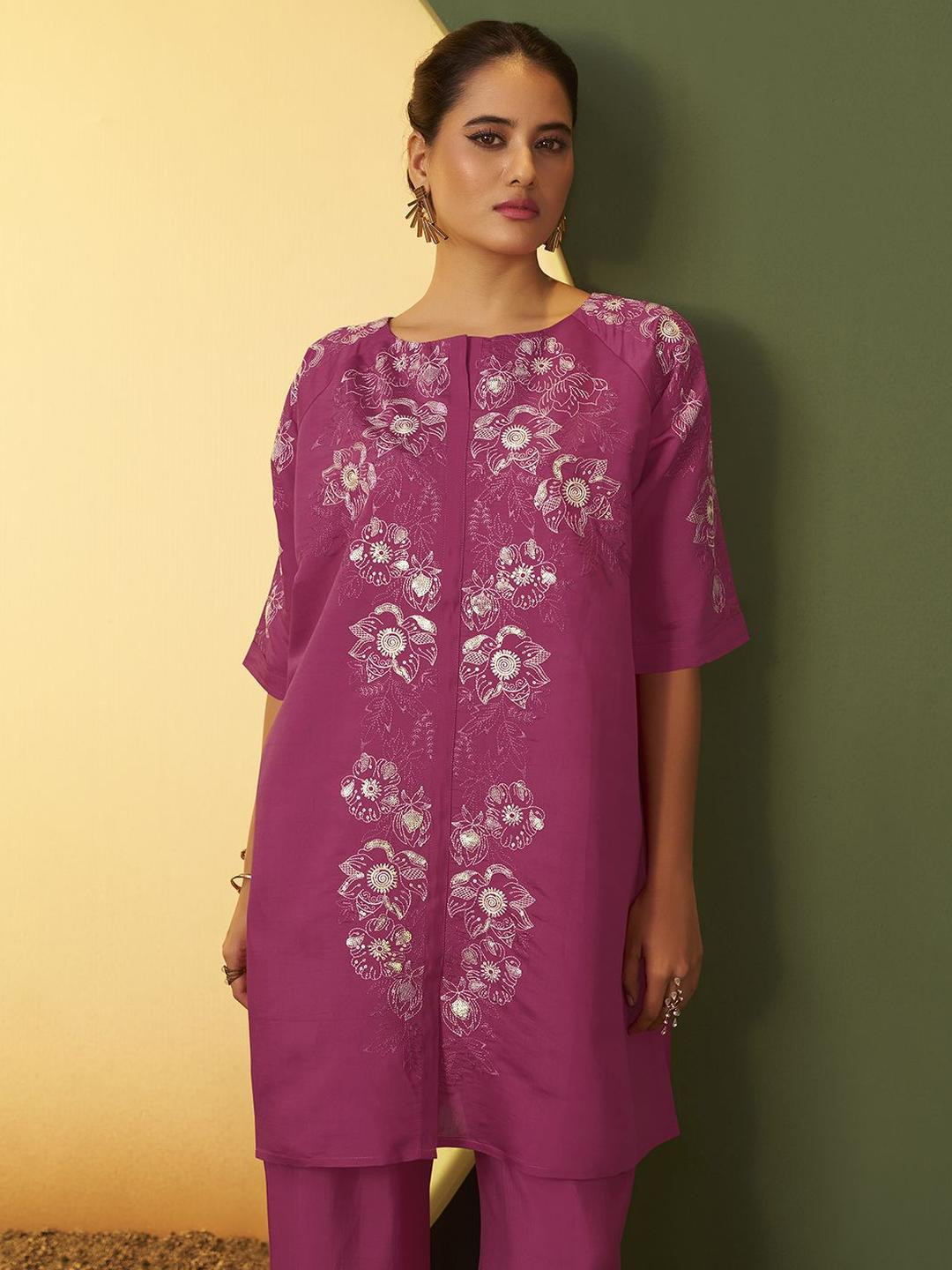 DRESOUL Embroidered Round Neck Three Fourth Tunic With Fourth Co-Ord