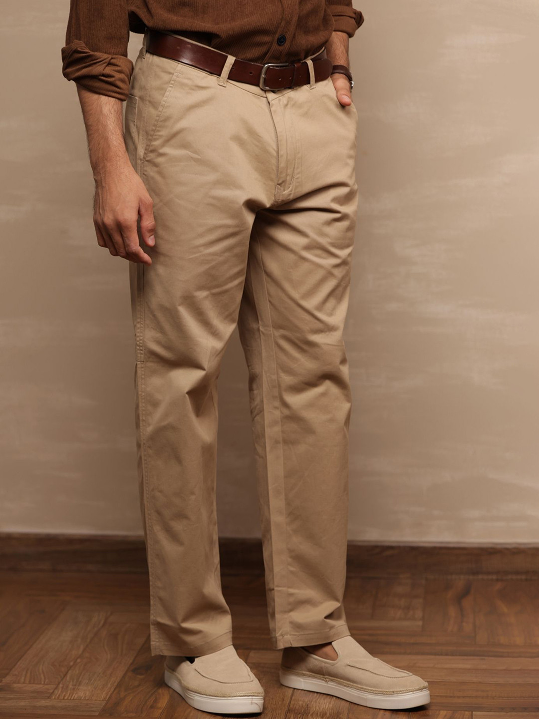 Uncluttered Closet Men Solid Relaxed Straight Leg Straight Fit High-Rise Trousers