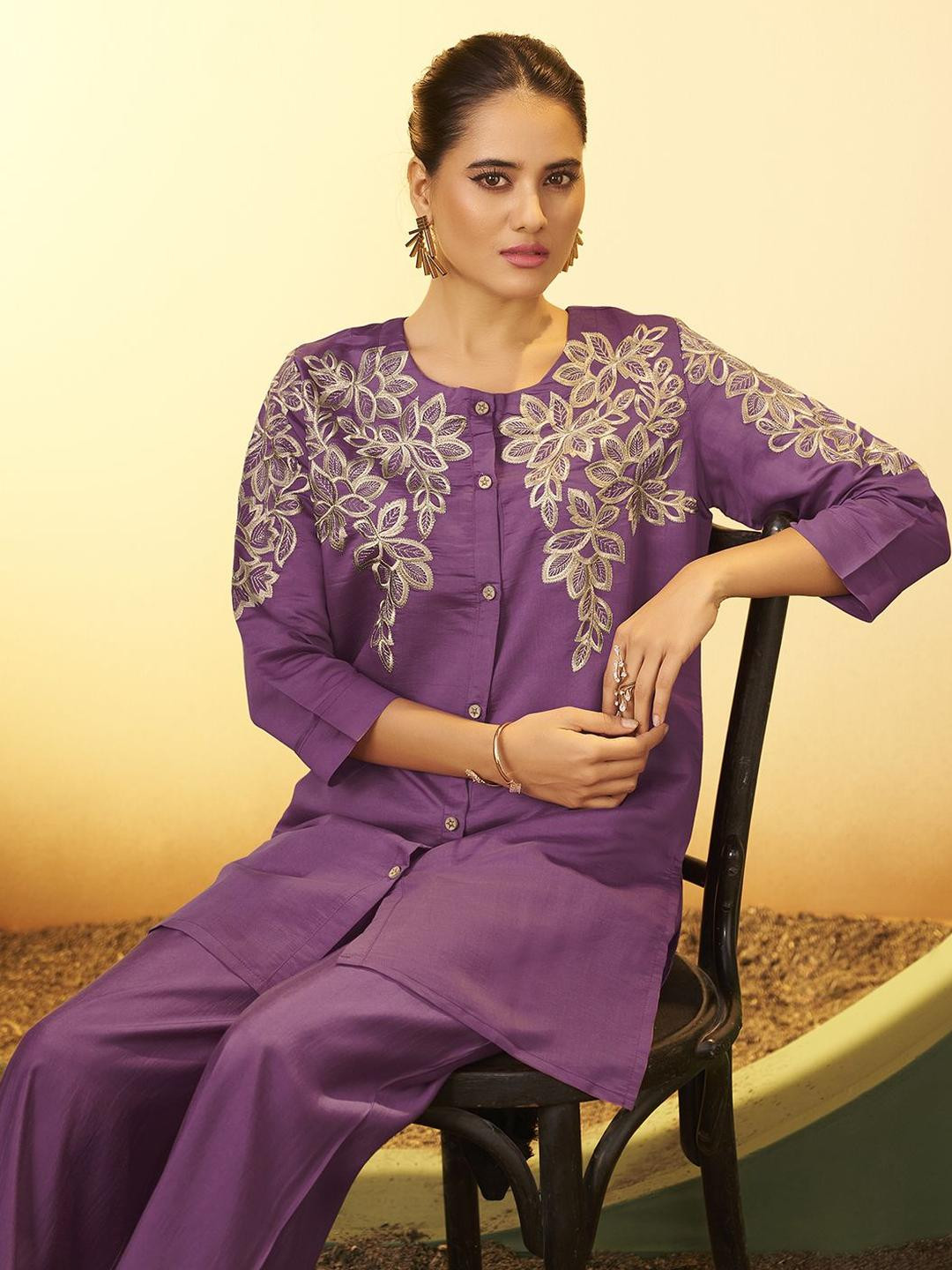 DRESOUL Embroidered Round Neck Three Fourth Tunic With Fourth Co-Ord