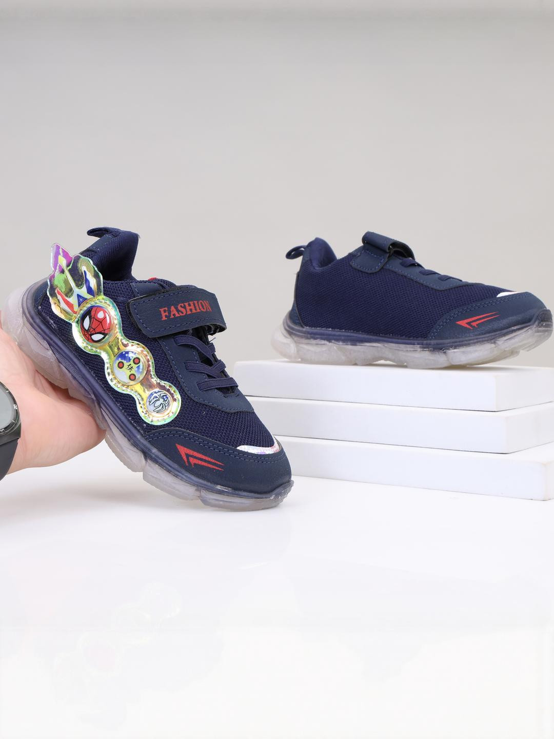 PU-PINE Boys A pair of round toe black sneakers