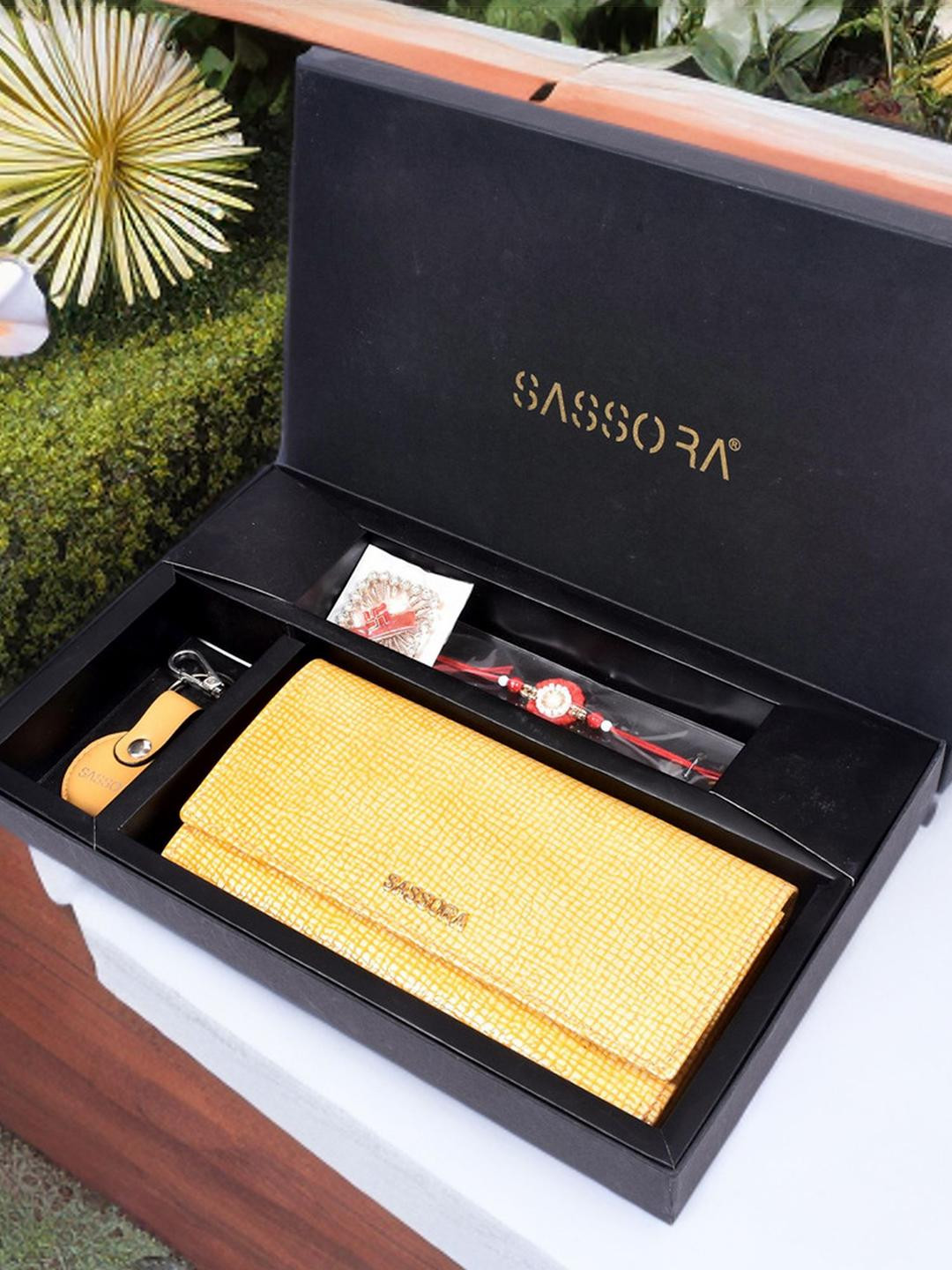 Sassora Beaded Rakhi With Genuine Leather Wallet & Keyring