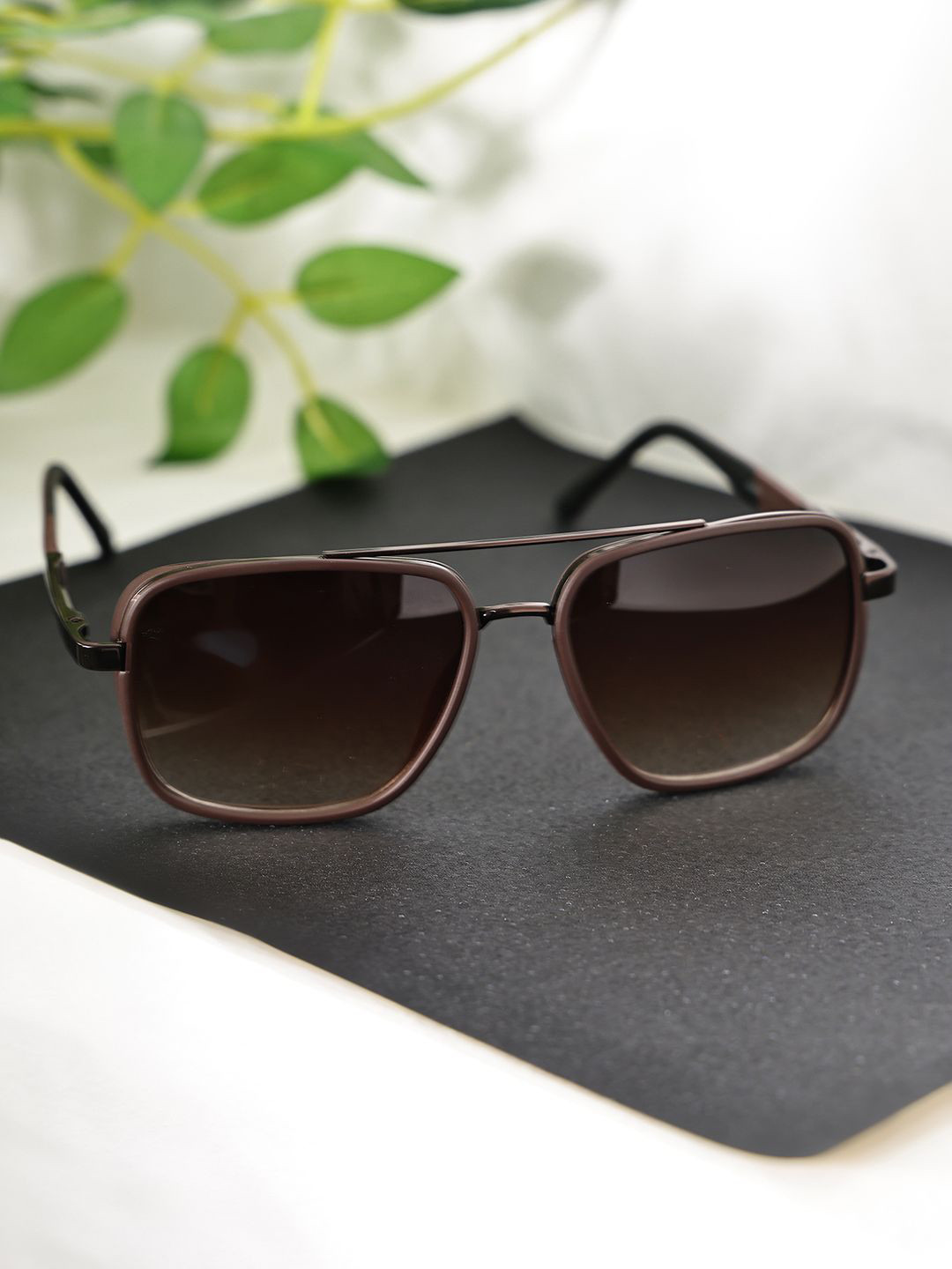 Garry Gobbs Unisex Brown Lens & Brown Square Sunglasses with