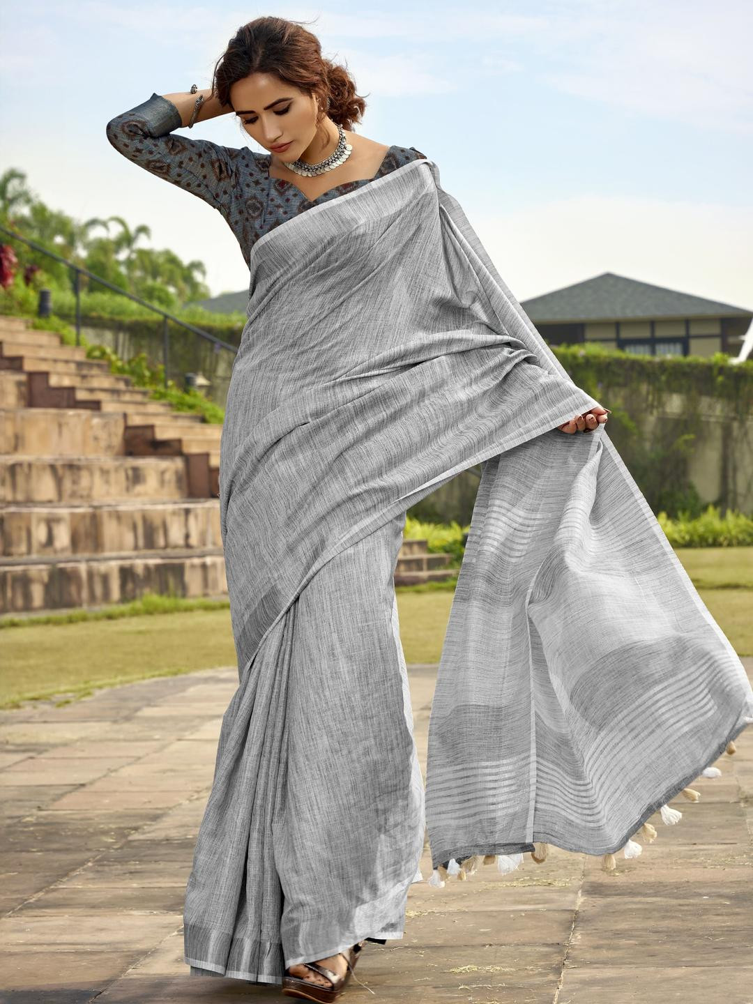 Smart Stree Woven Design Zari Linen Blend Khadi Saree