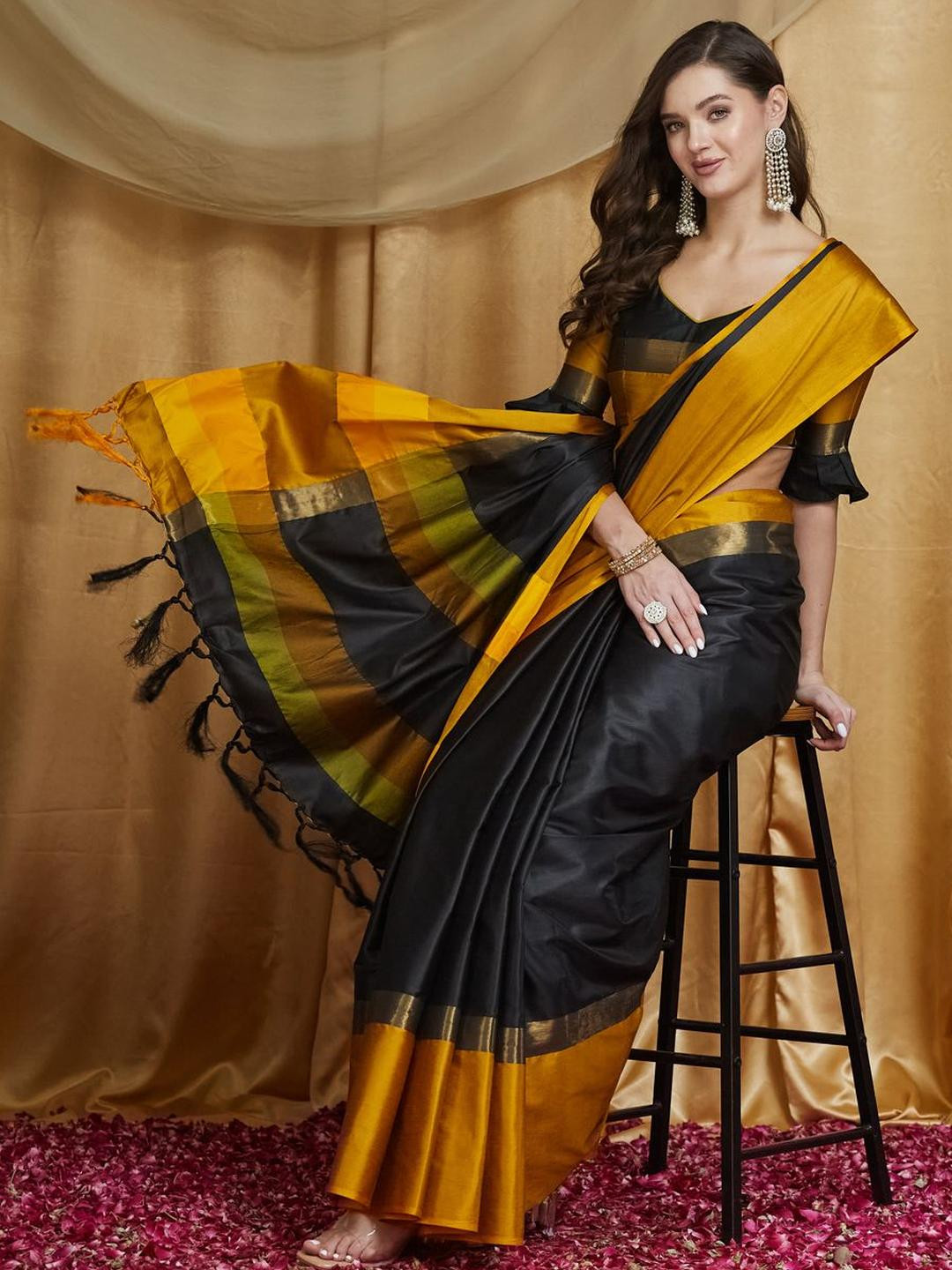 KAVINDI Women Classic Banarasi Silk Cotton Saree with Contrast Border & Blouse Piece