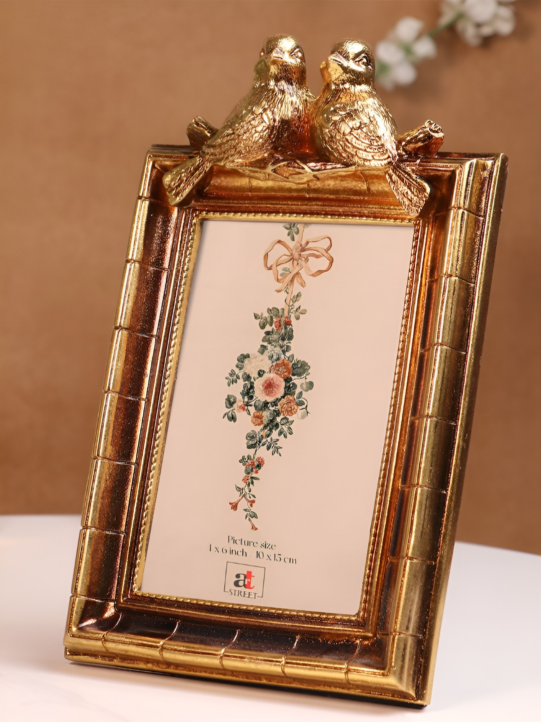 Vintage 4x6 Inch Photo Frame Golden Brown European Style Resin Picture Frame