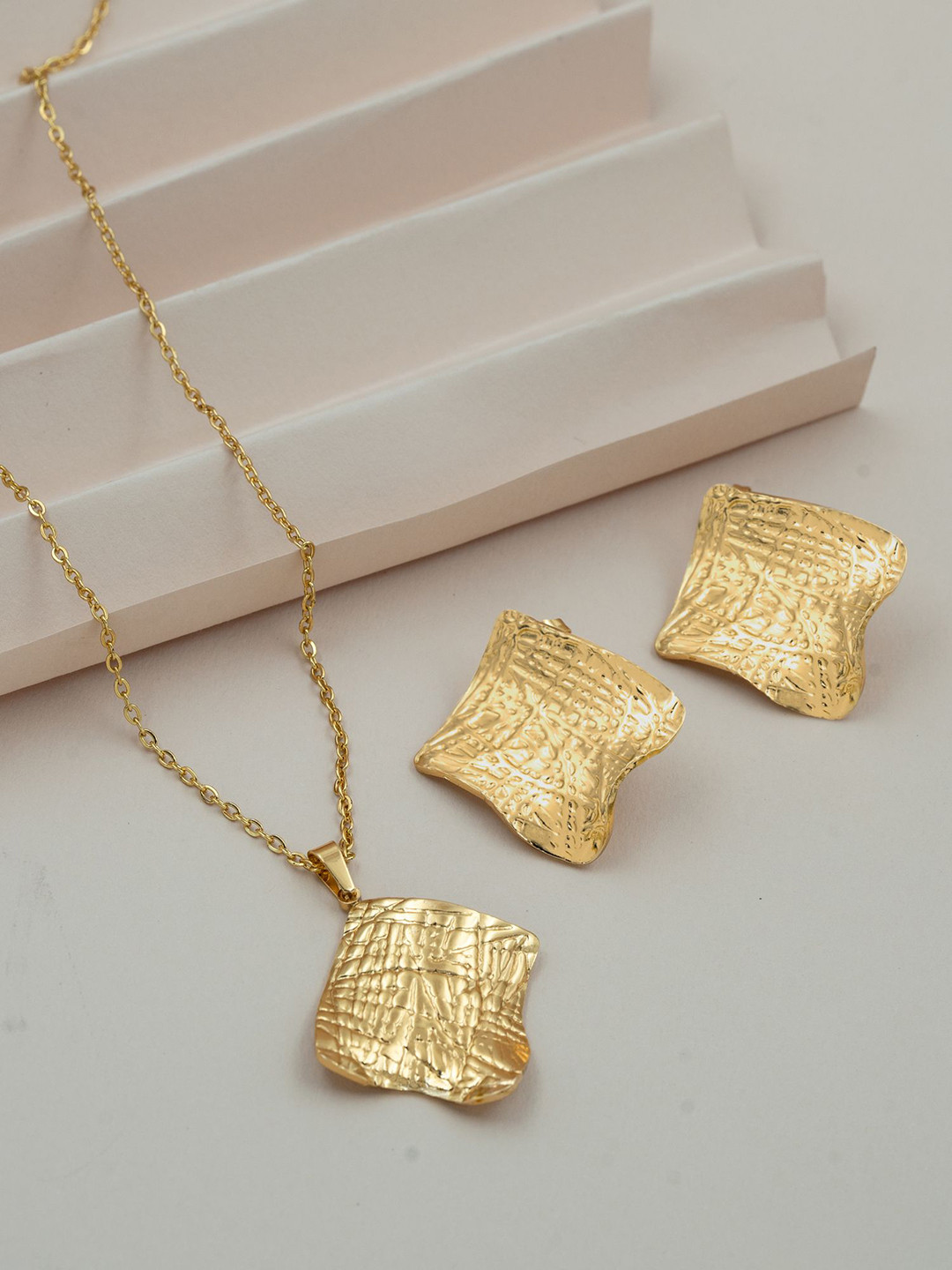 ARTKLIM Gold-Plated Crinkle-Shaped Jewellery Set