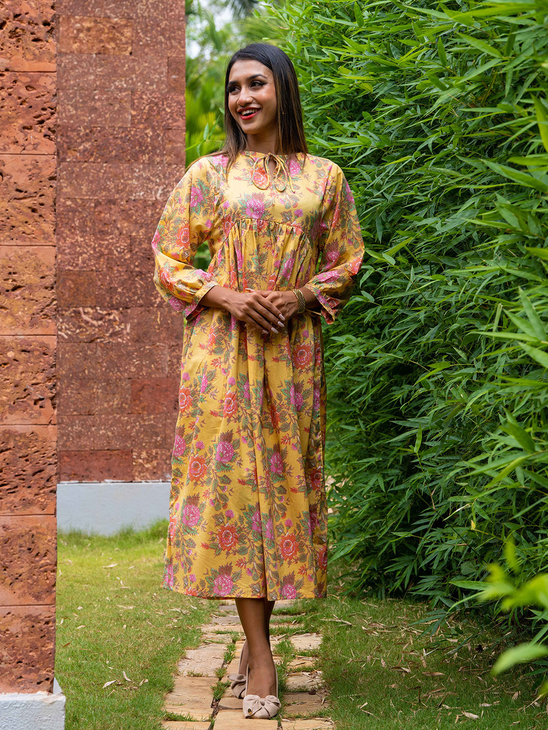 COTTONS DAILY Women Floral Printed Tie-Up Neck Empire Midi Dress