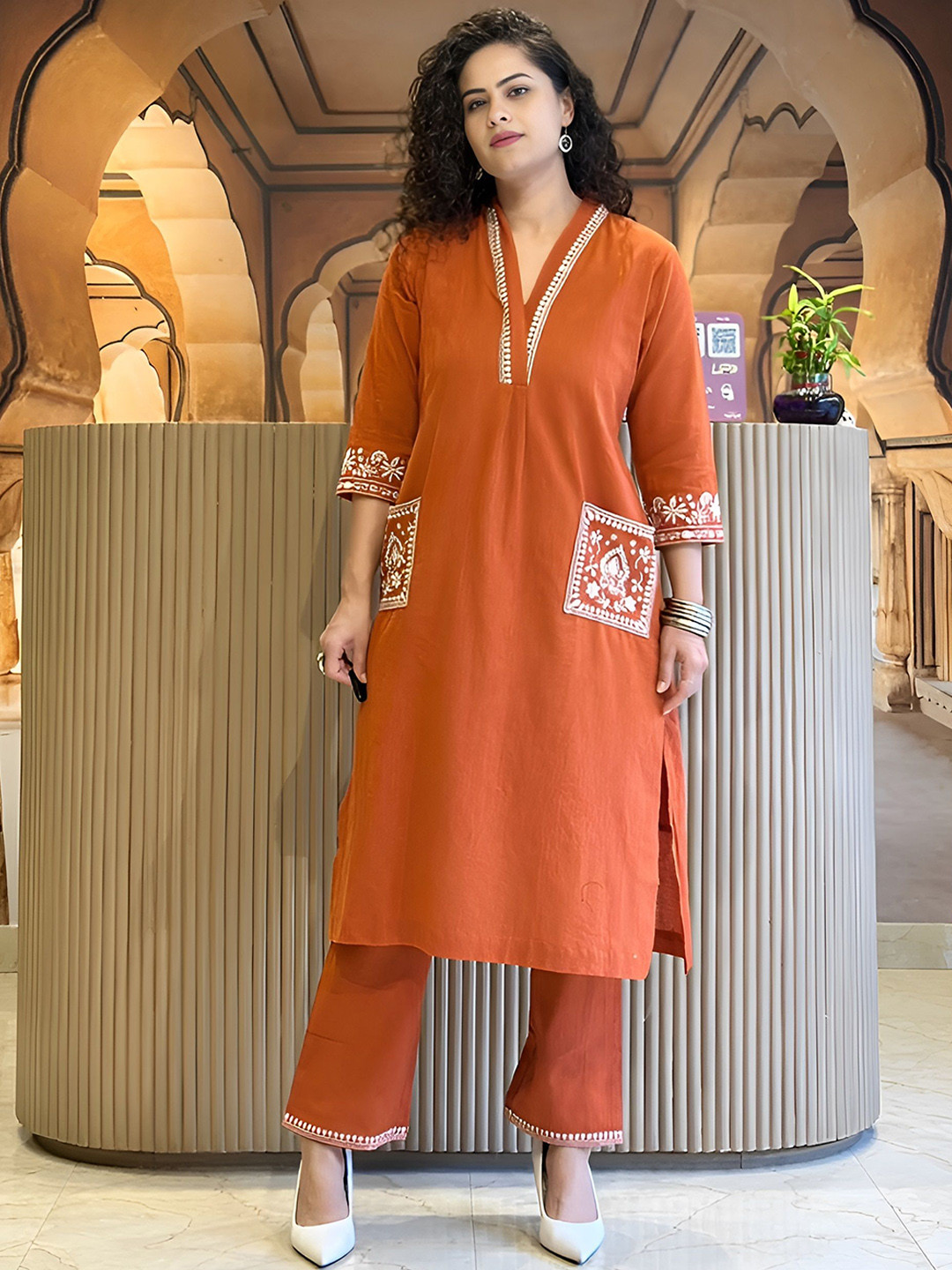 FOX COVER Women Embroidered Thread Work Pure Cotton Kurta with Trouser