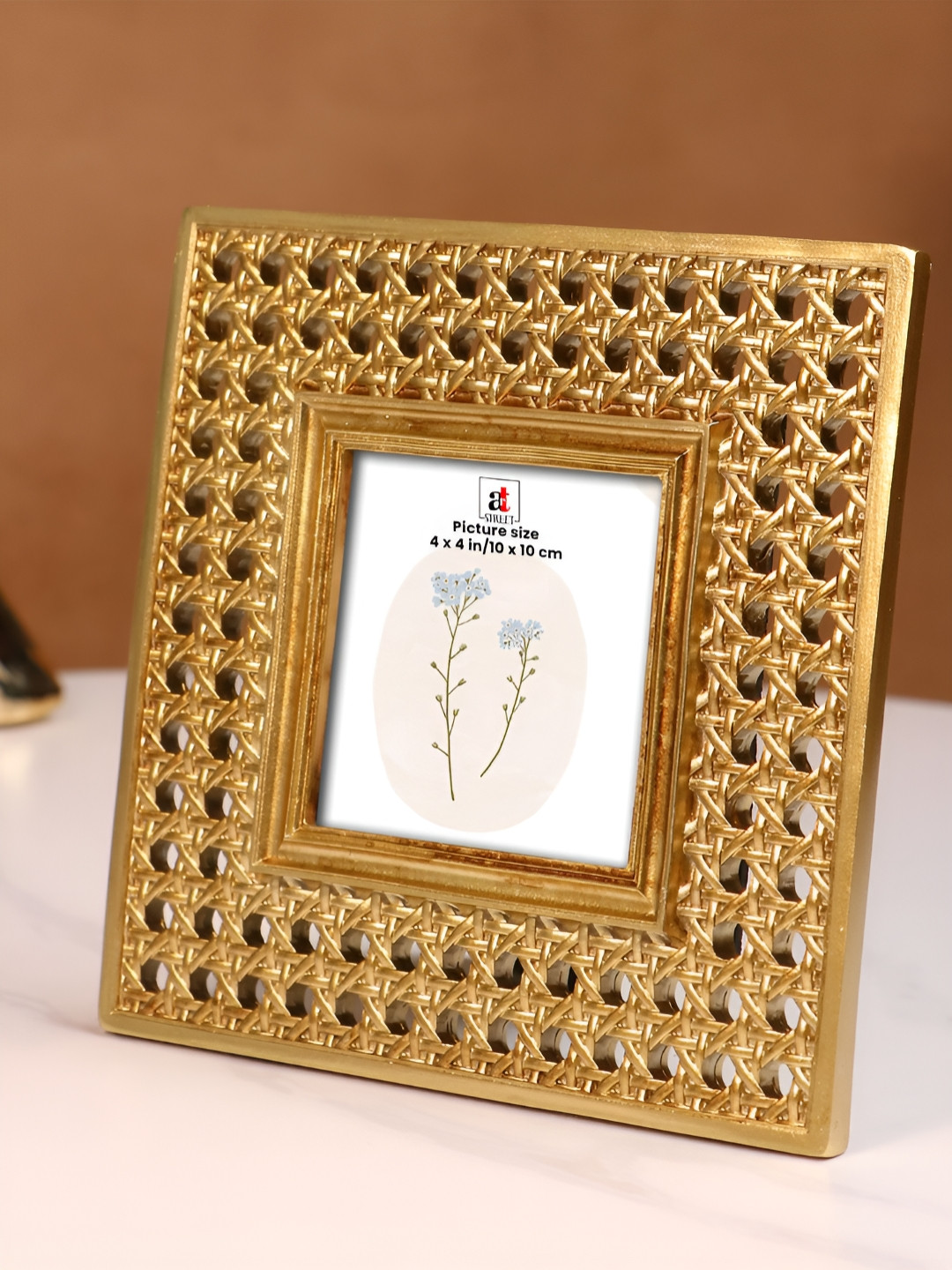 Vintage 4x4 Inch Photo Frame Golden Square European Style Resin Picture Frame